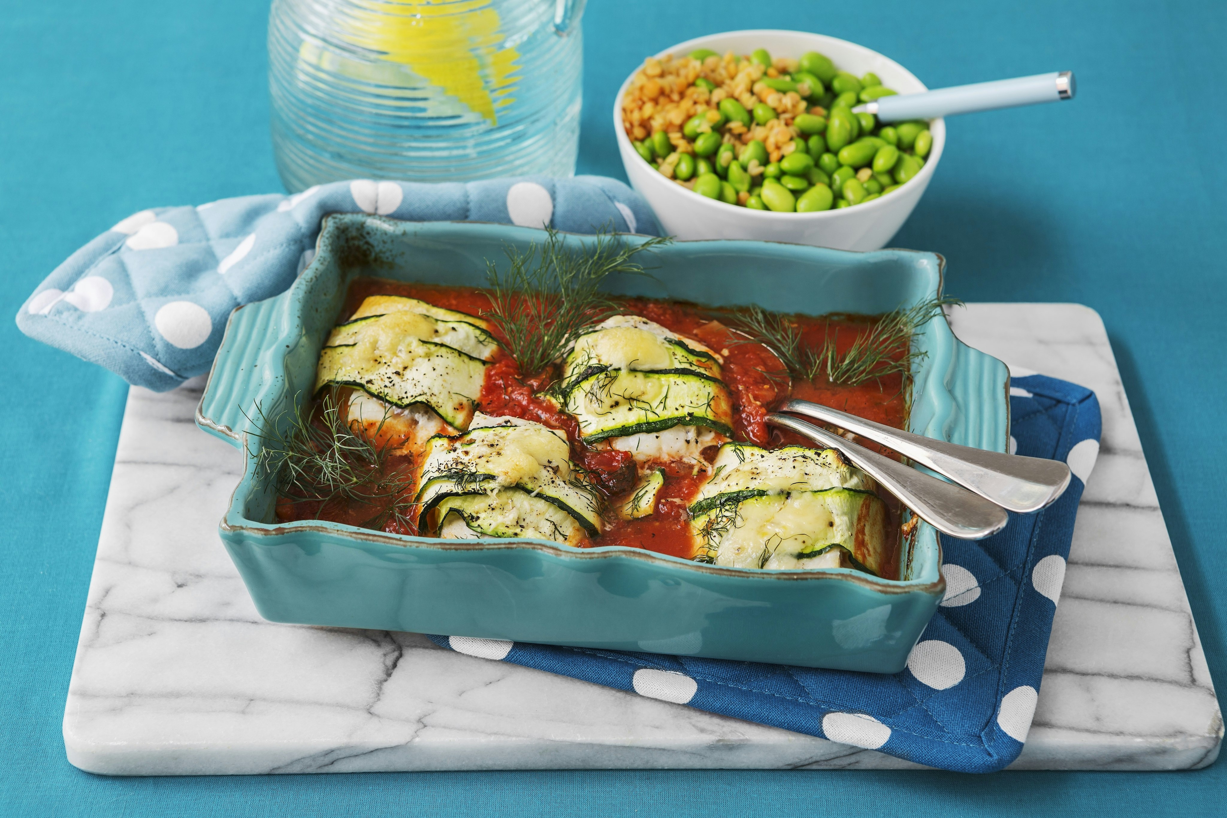 Fiskgratäng med squash och tomatsås