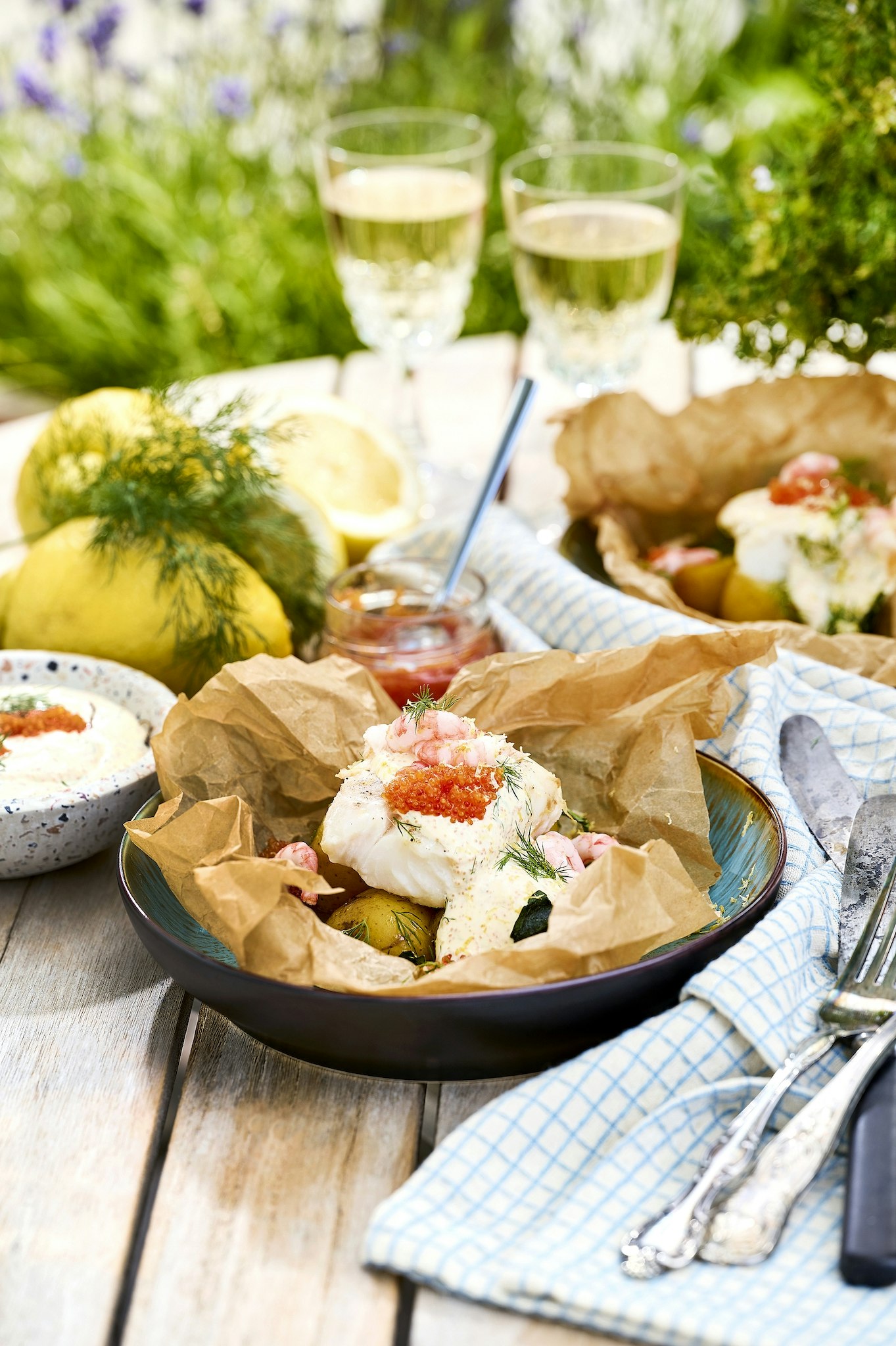 Fiskpaket med räkor och romsås