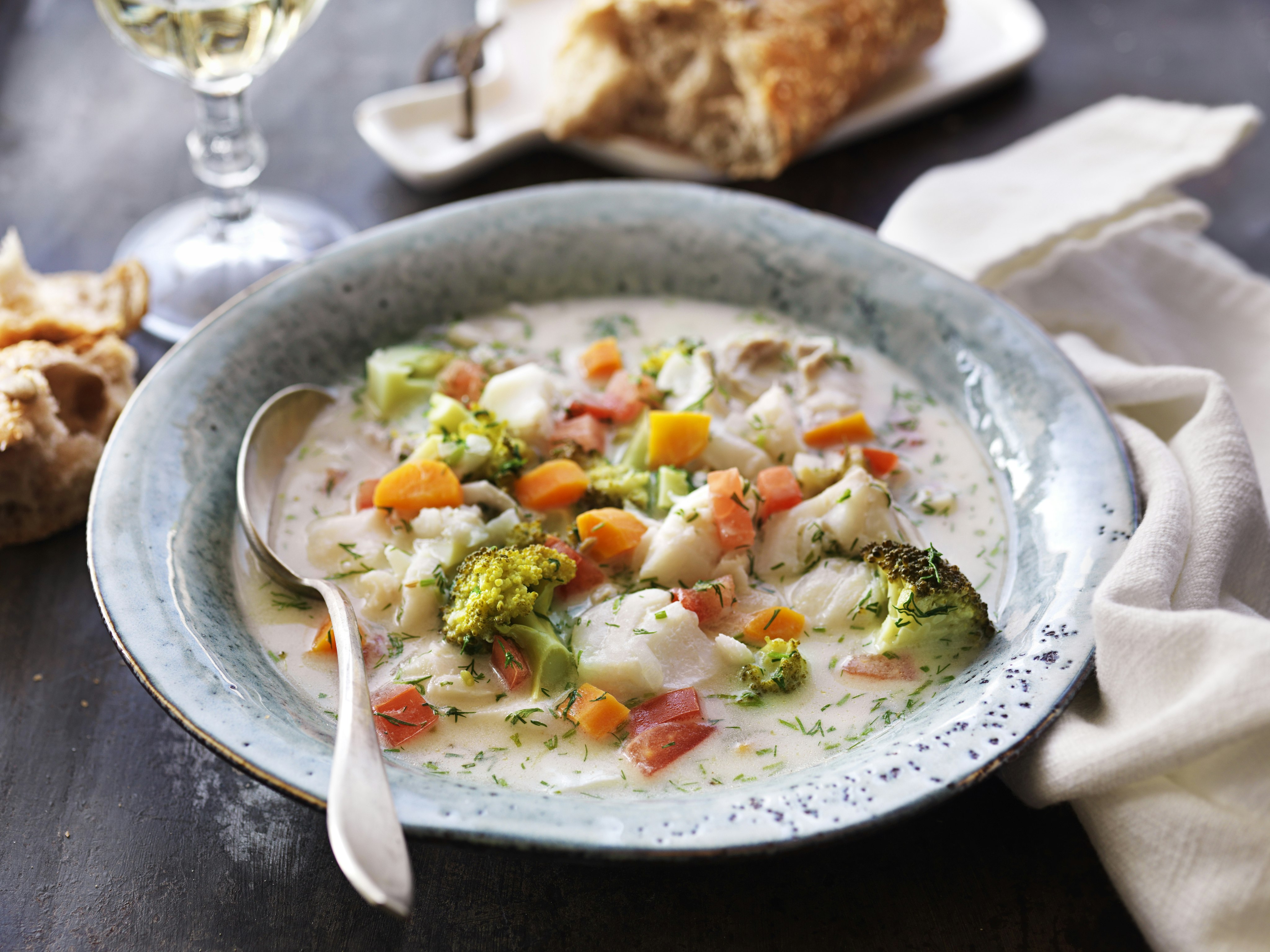 Fisksoppa med dill och grönsaker