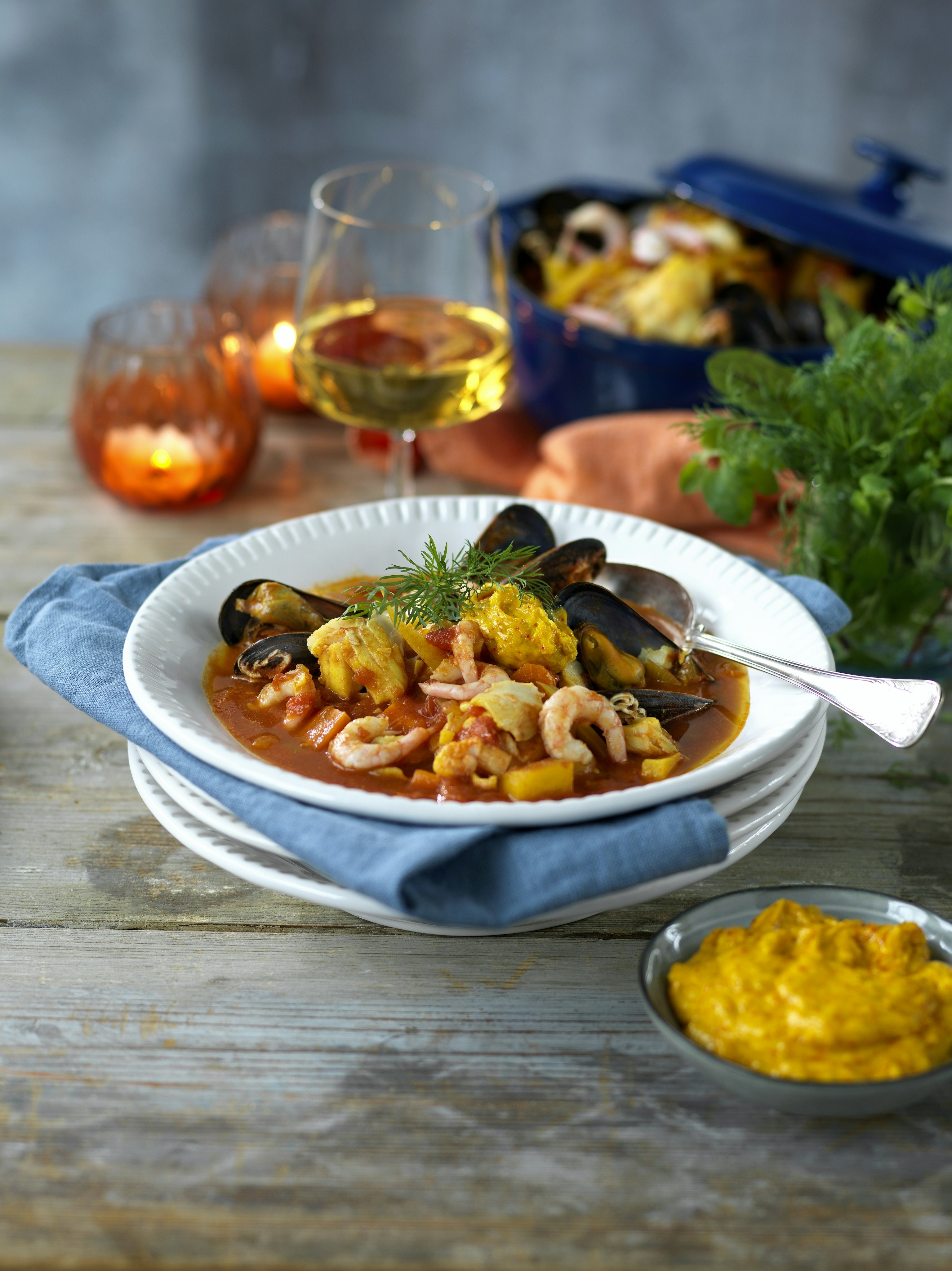 Fisksoppa med musslor och roullie