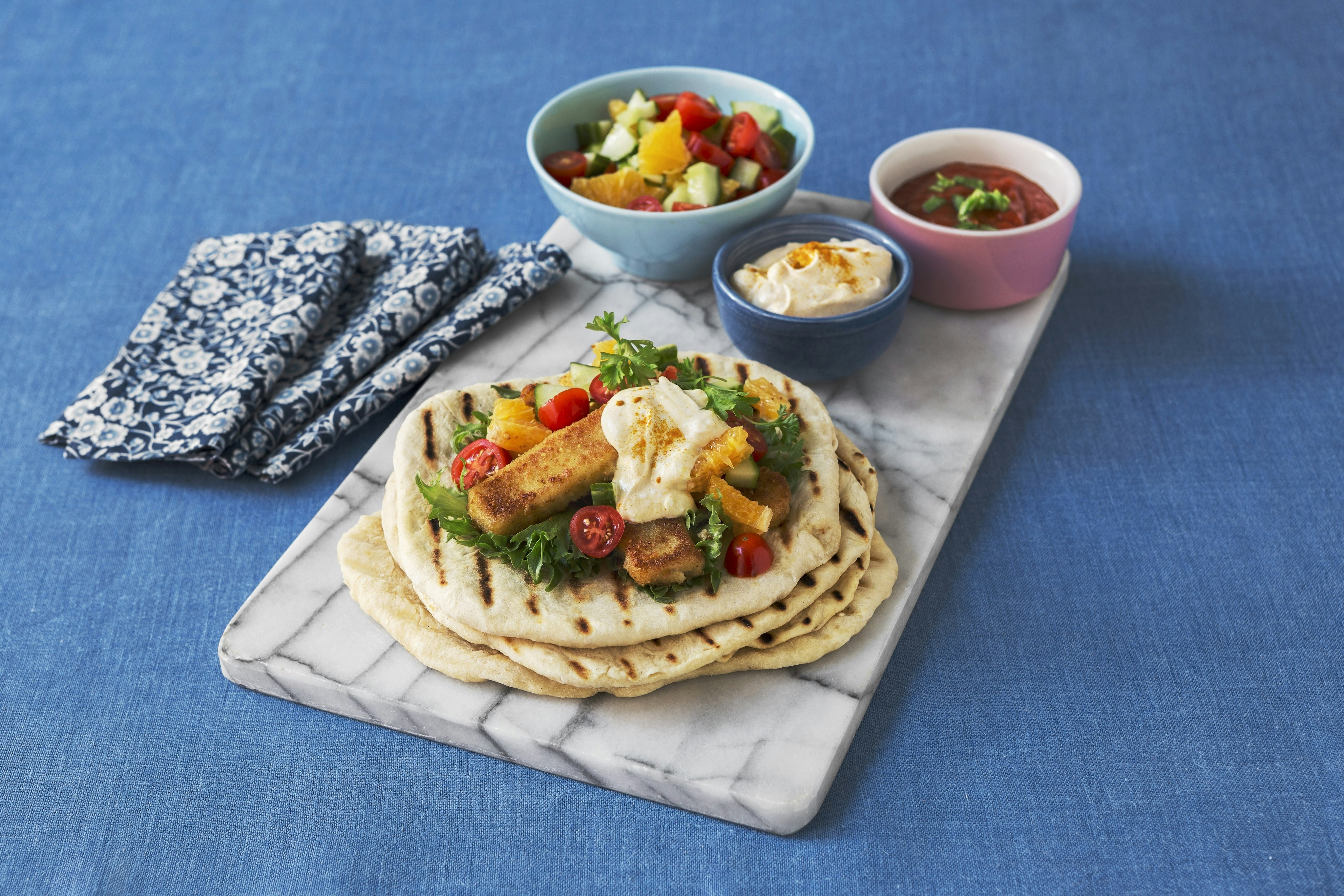 Tacos med fiskpinnar och spisbakt tortilla