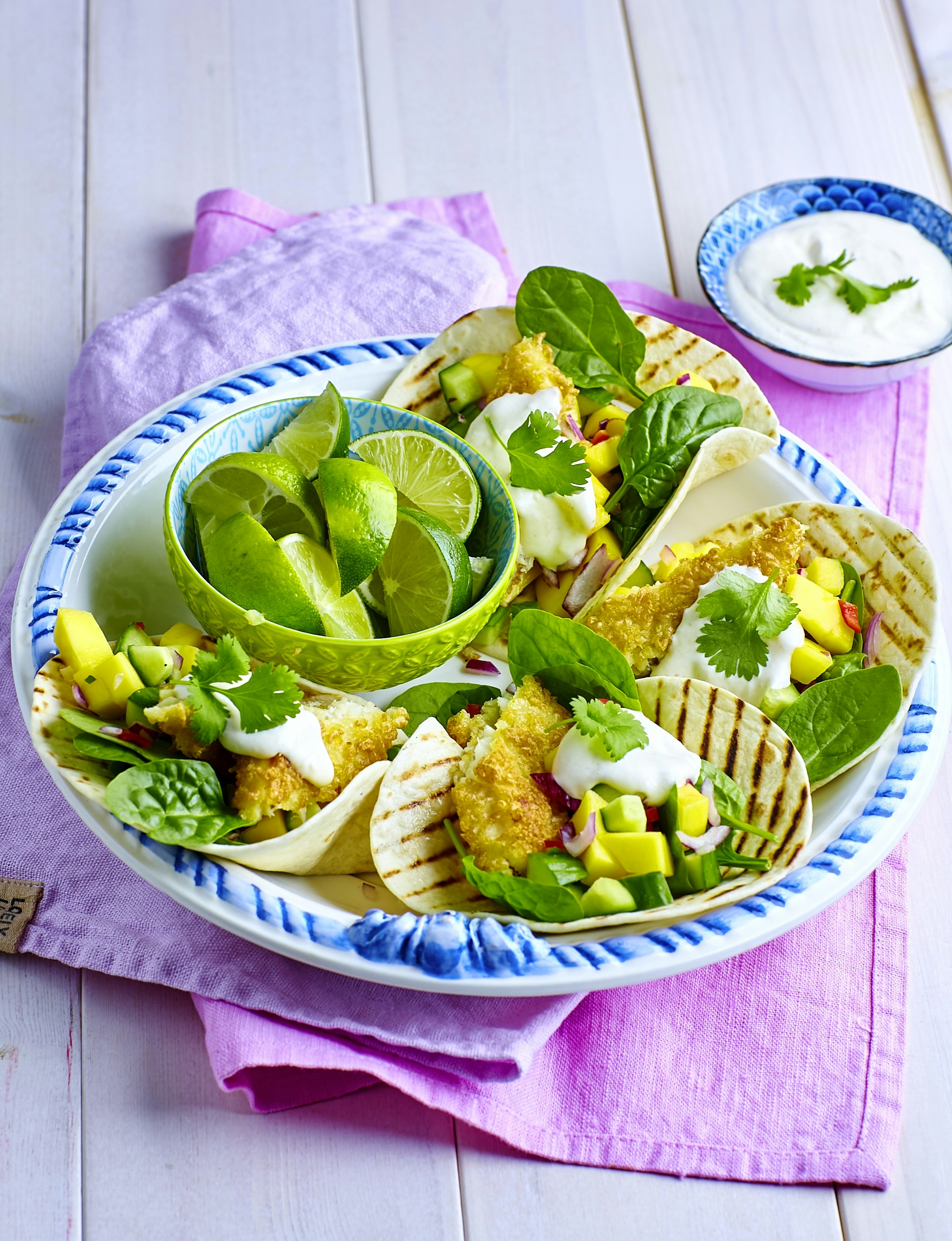 Fisktacos med mangosalsa och limesås