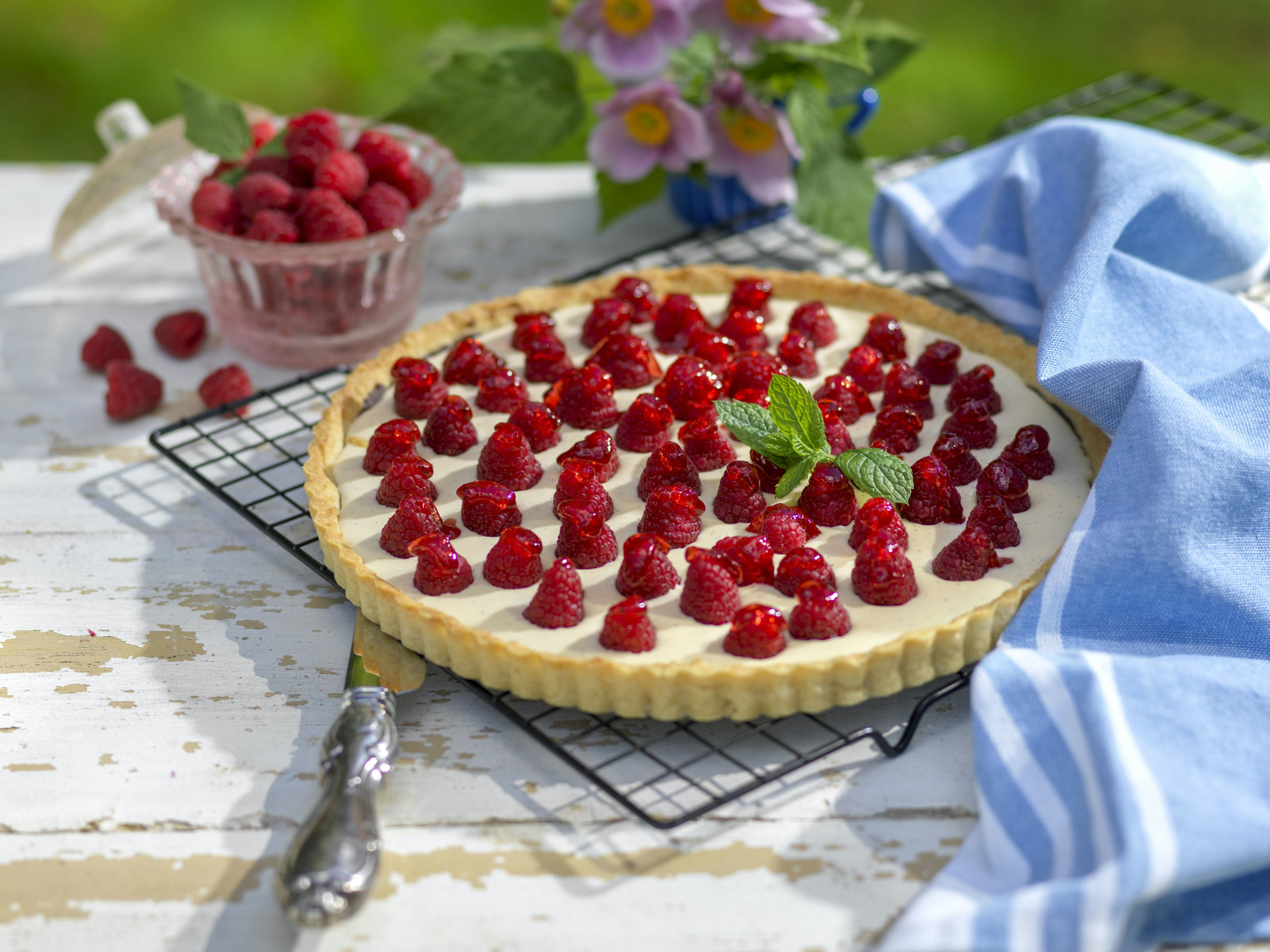 Flarntårta med hallon och vanilj