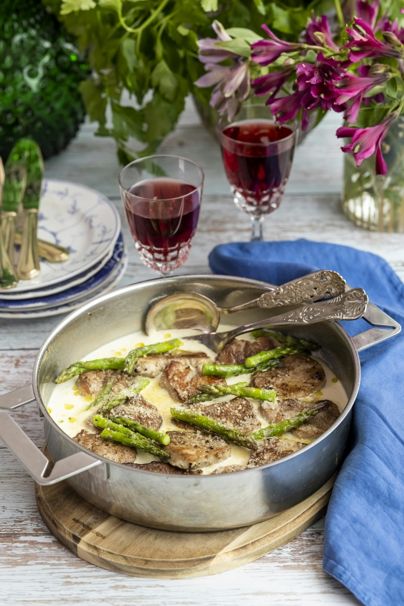 Fläskfilé i krämig sparris- och parmesansås