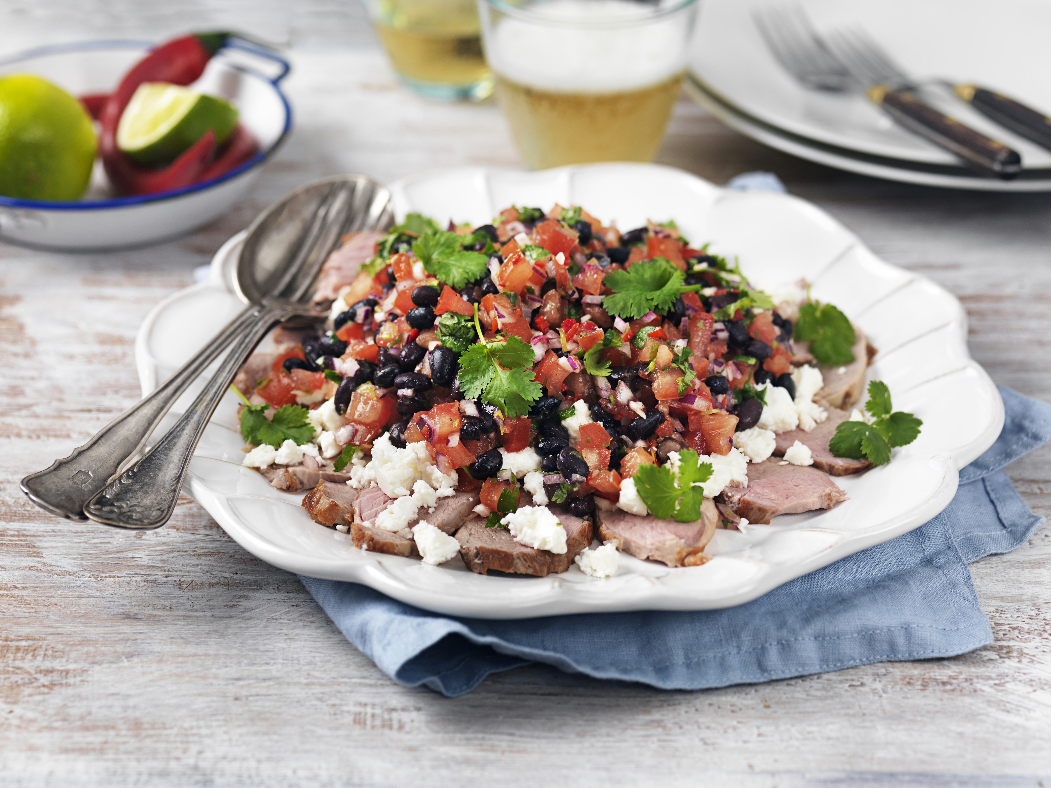 Fläskfilé med tomat- och bönsalsa