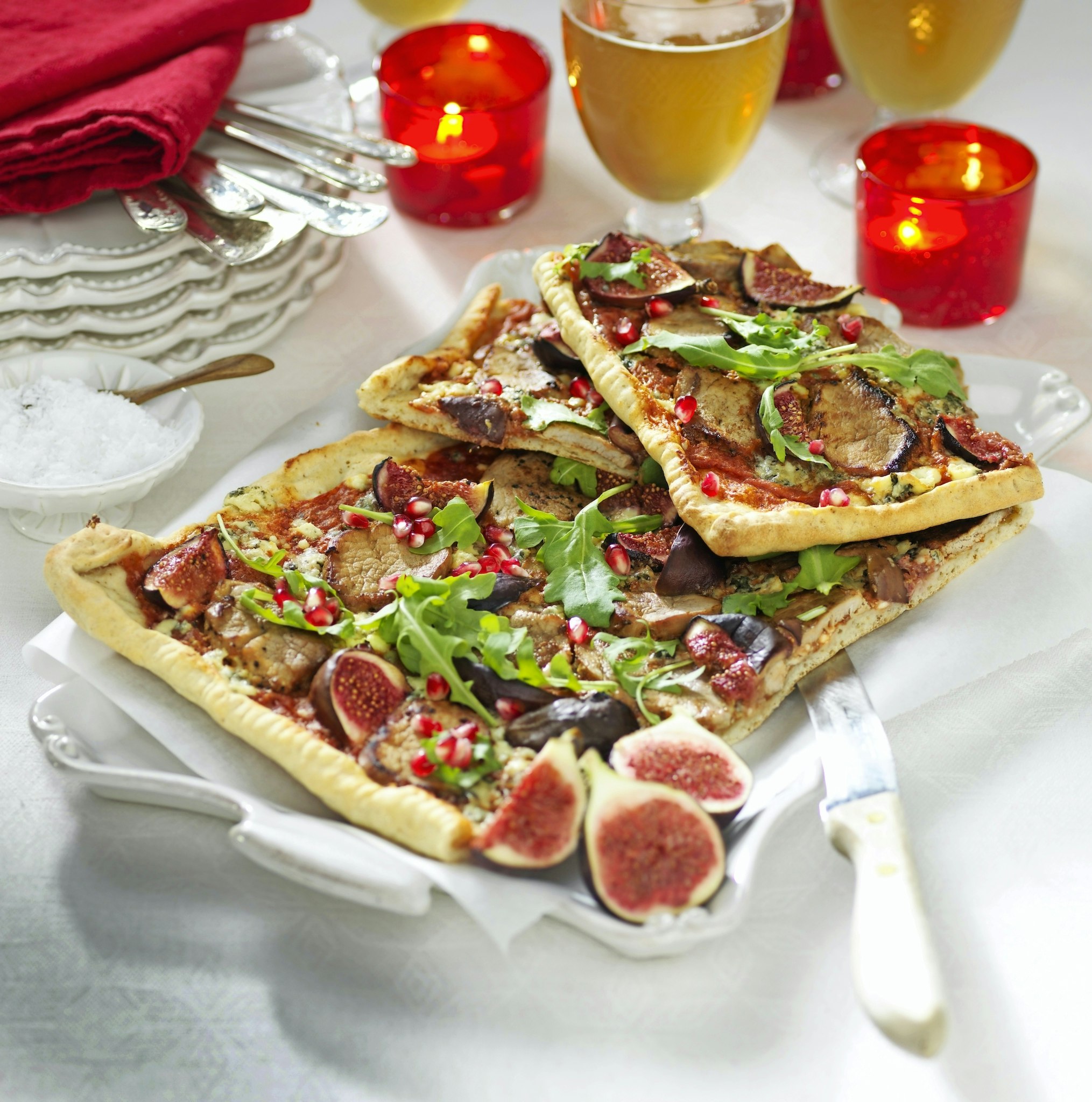 Fläskfilépizza med ädelost och fikon