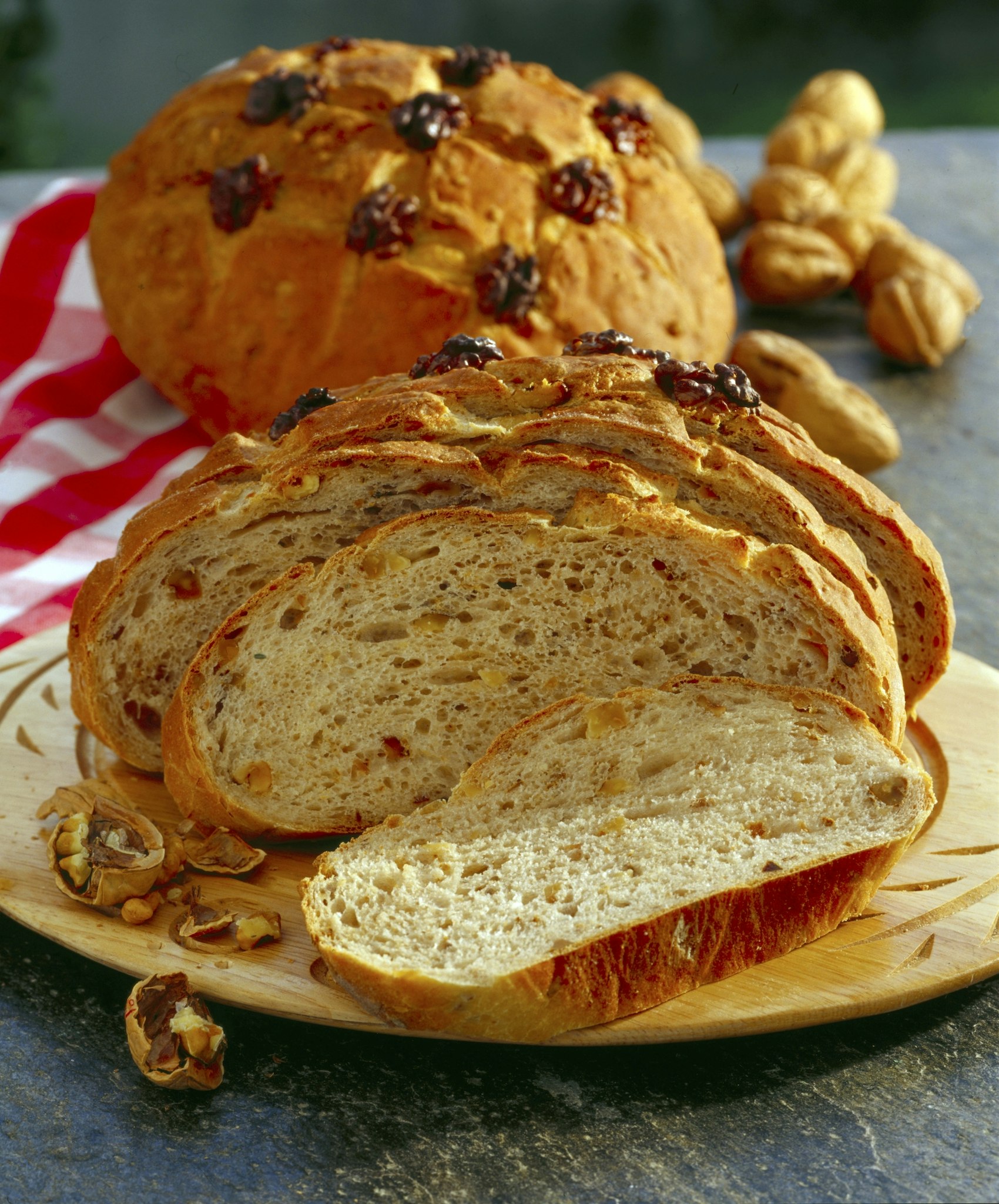 Franskt valnötsbröd