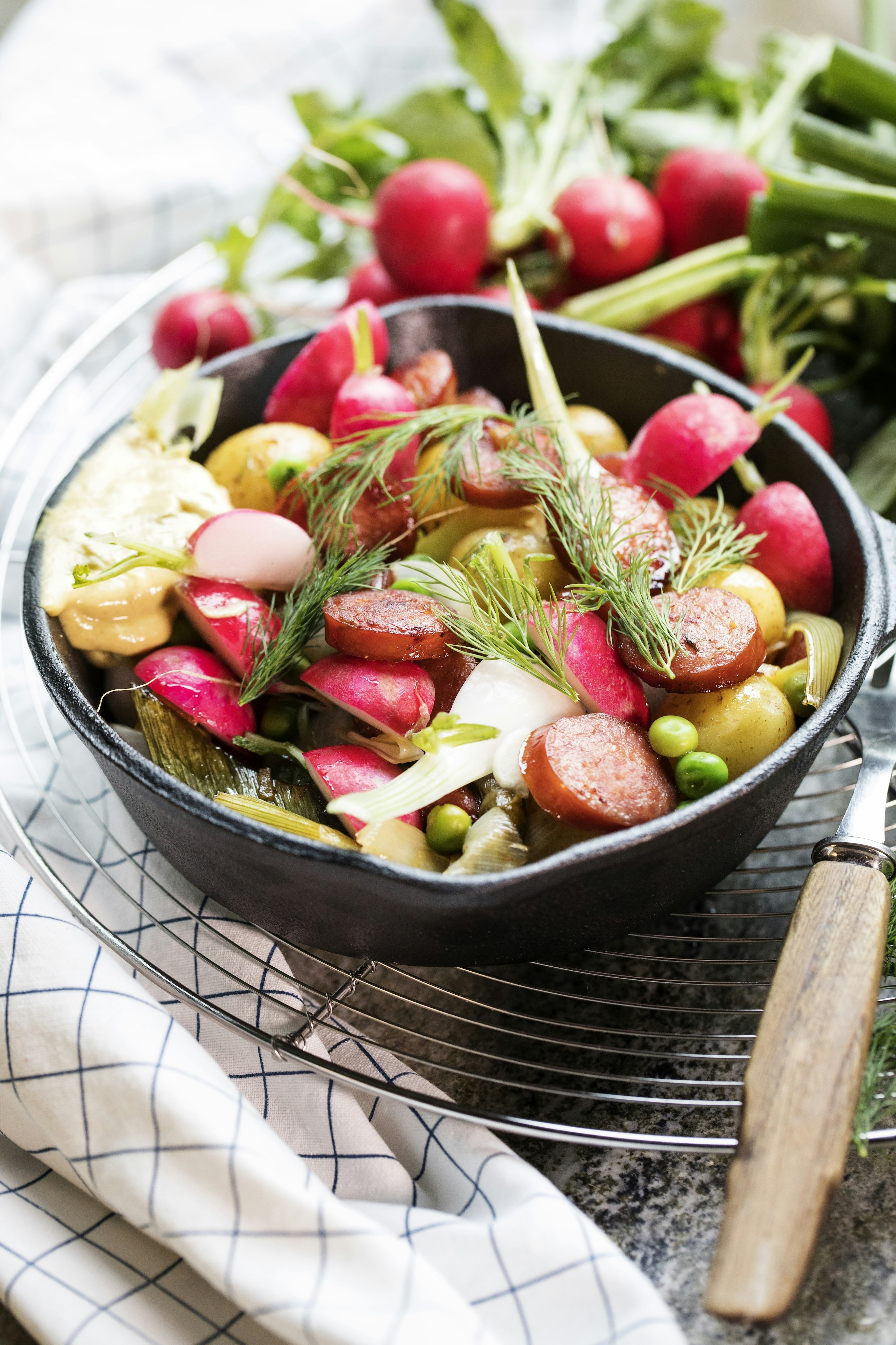 Fräsch sommarpanna med potatis och chorizo