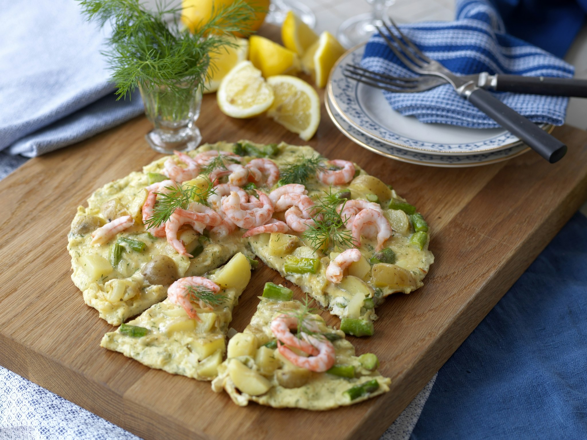 Frittata med räkor och sparris