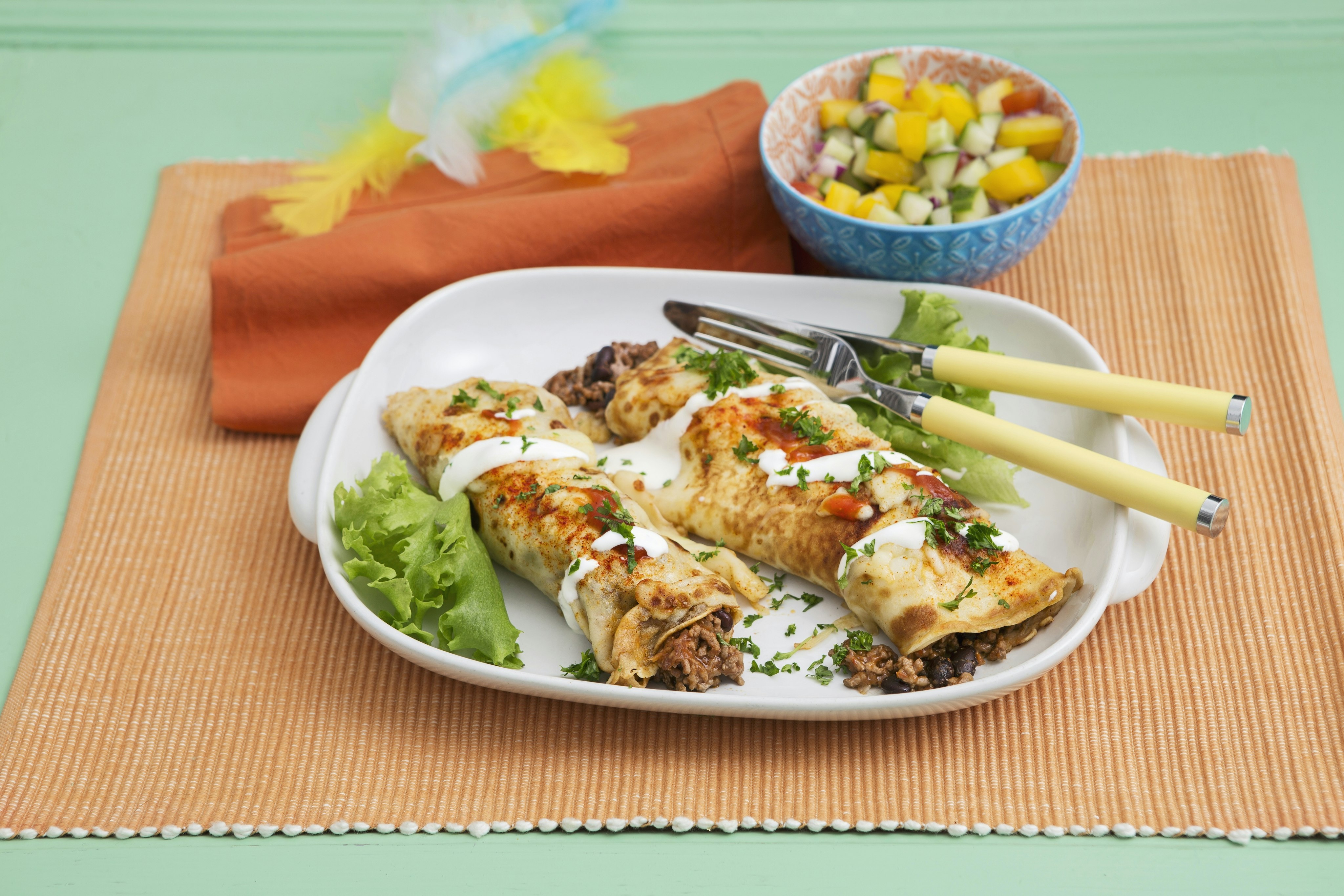 Färsfyllda tacopannkakor med salsa