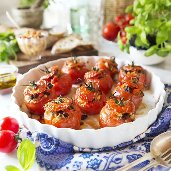 Fyllda tomater med svamp, bönor och fetaost
