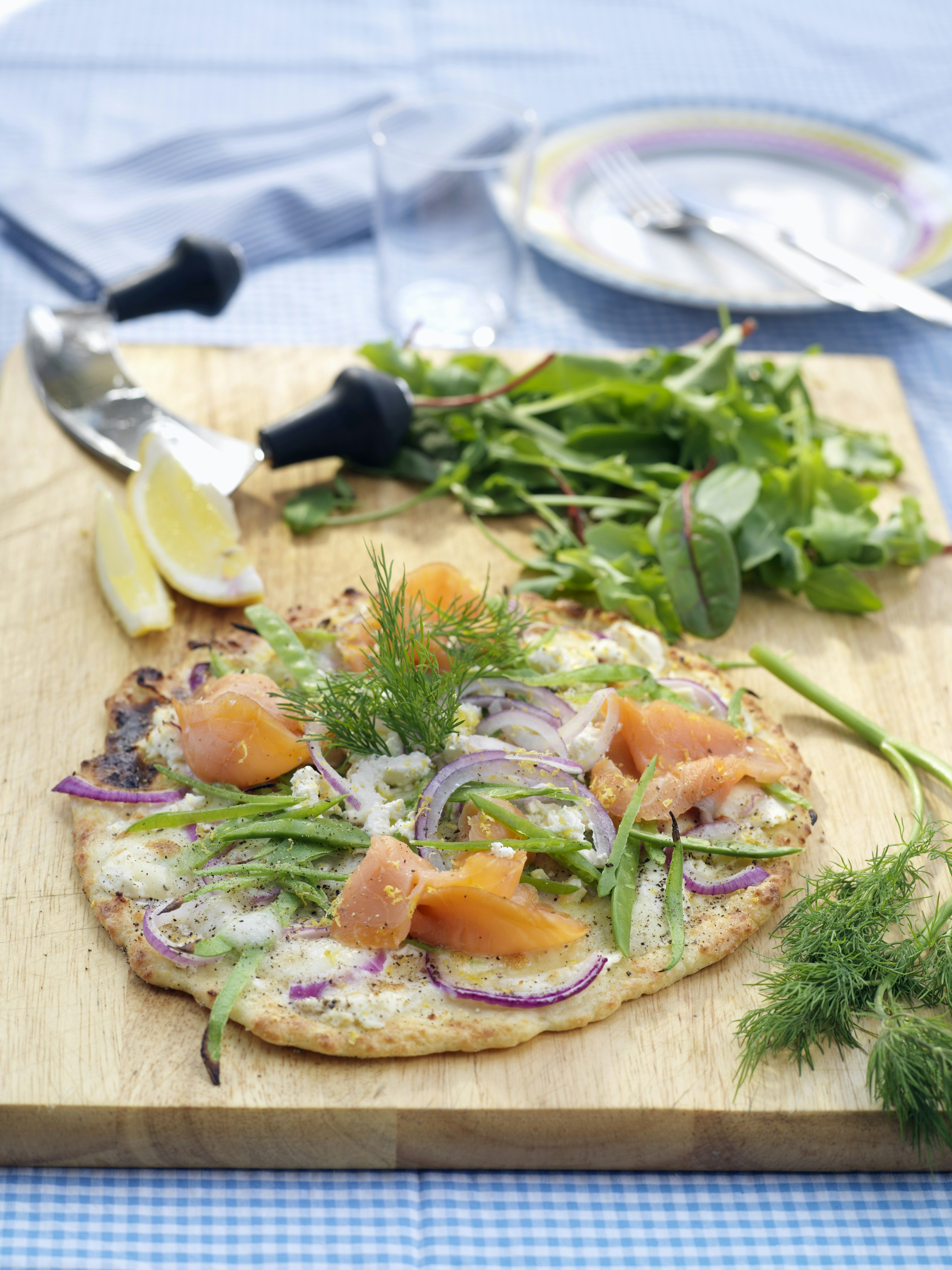 Glutenfri pizza bianco med lax och pepparrot