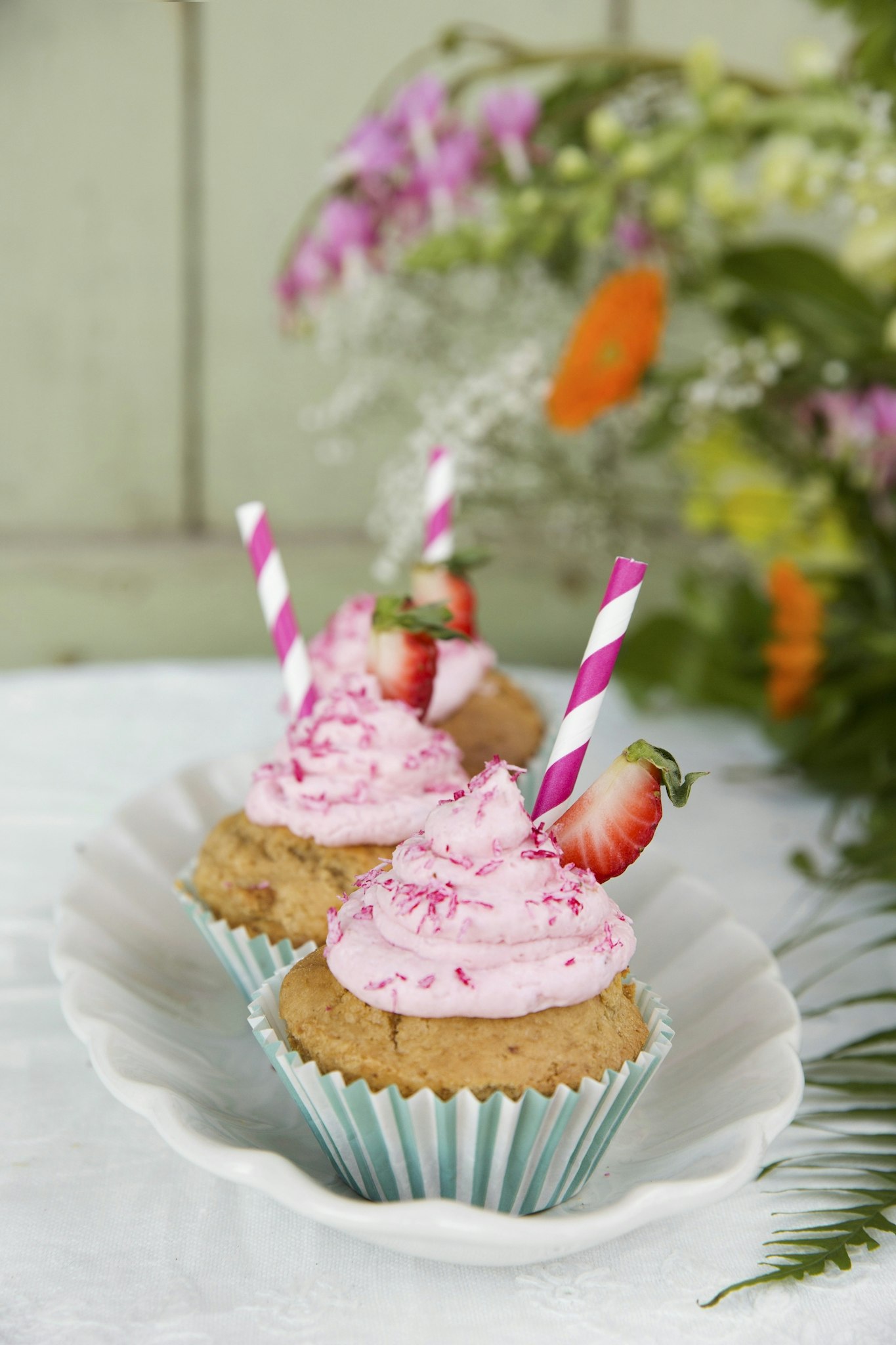 Glutenfria citronmuffins med jordgubbsfrosting