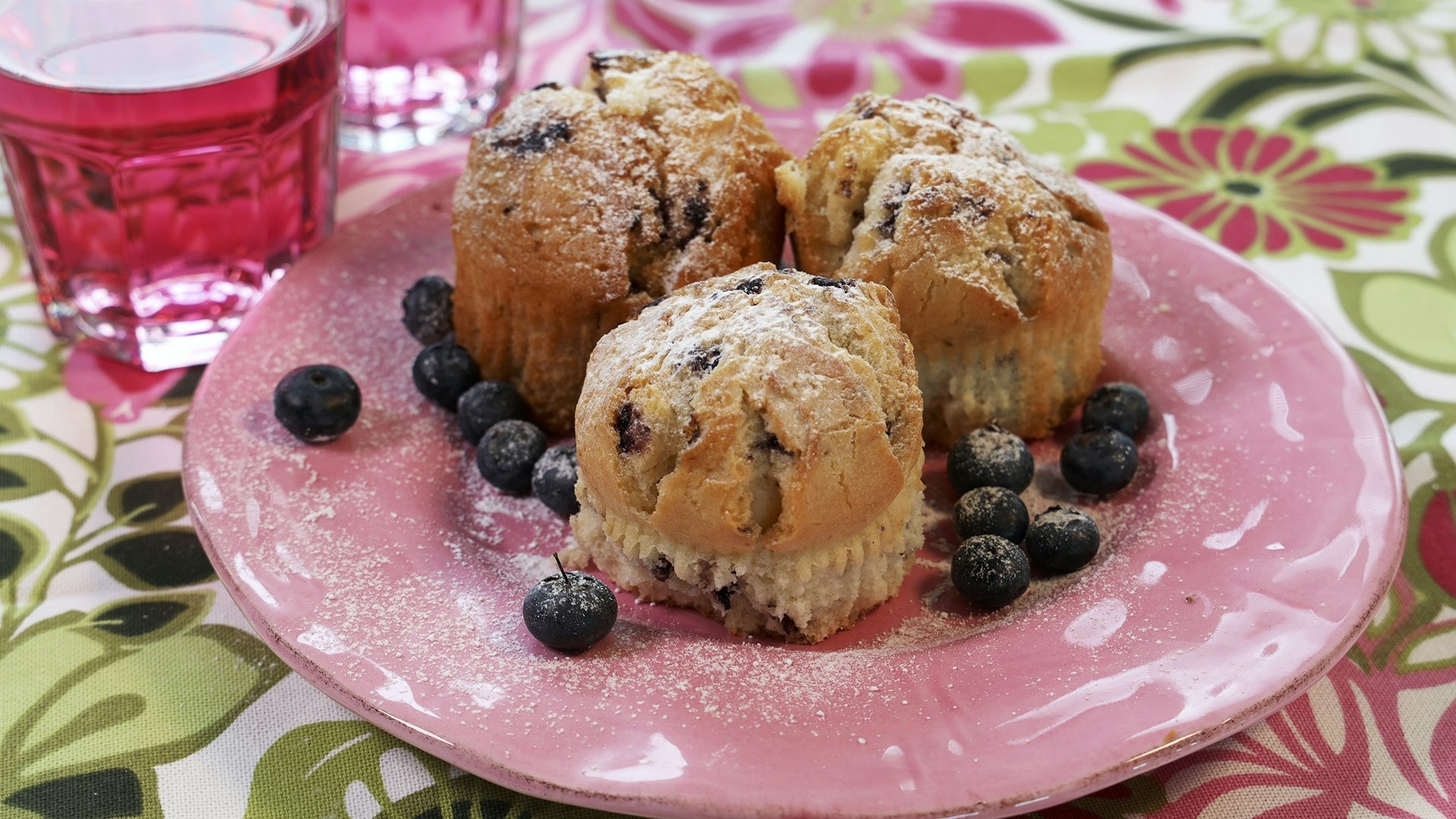 Glutenfria muffins med blåbär och vit choklad