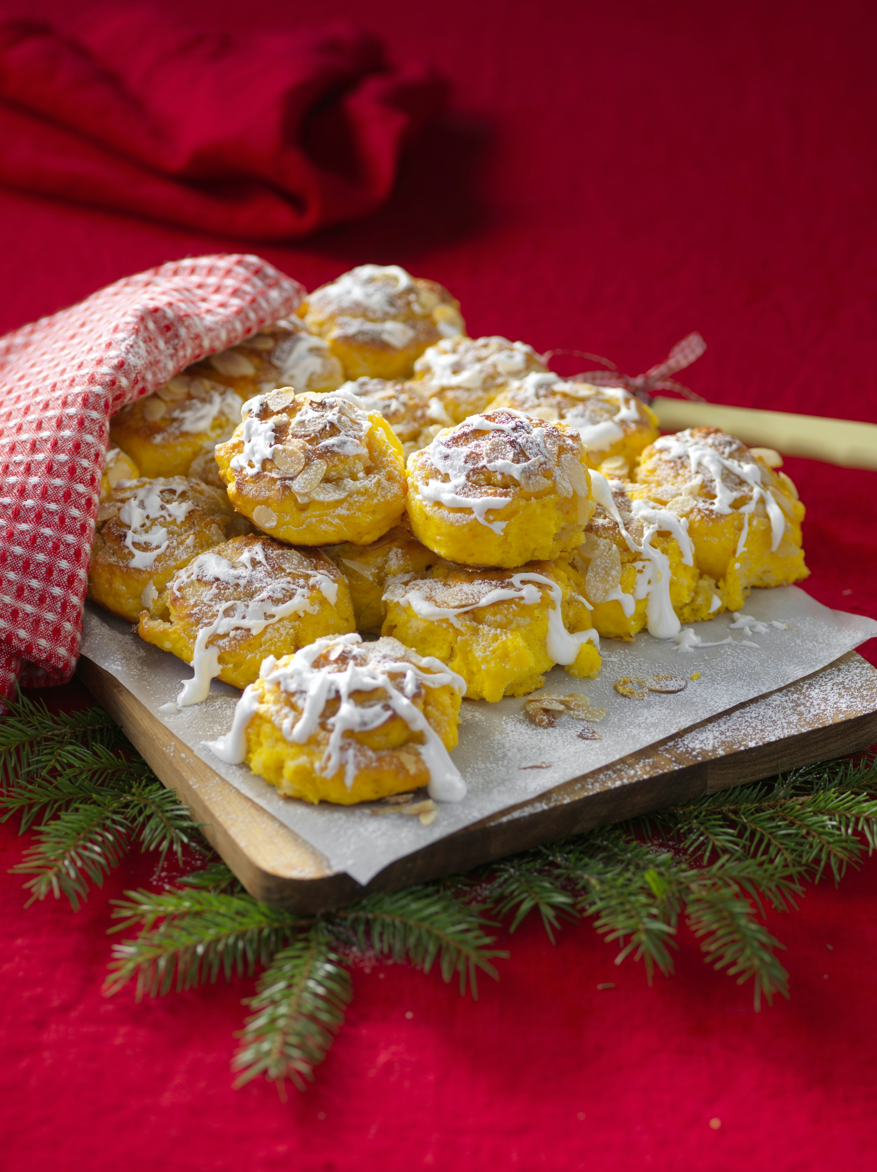 Glutenfria Saffransbullar Med Mandelmassa