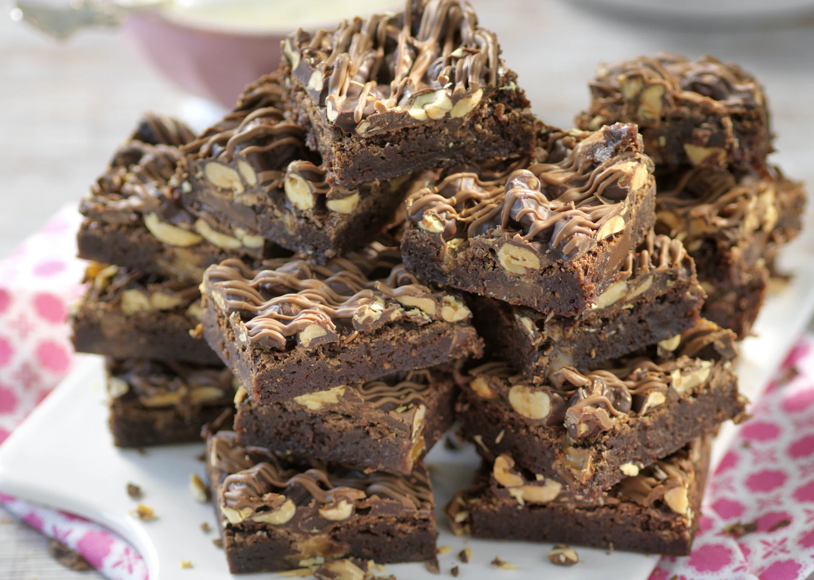 Glutenfria snickersrutor i långpanna