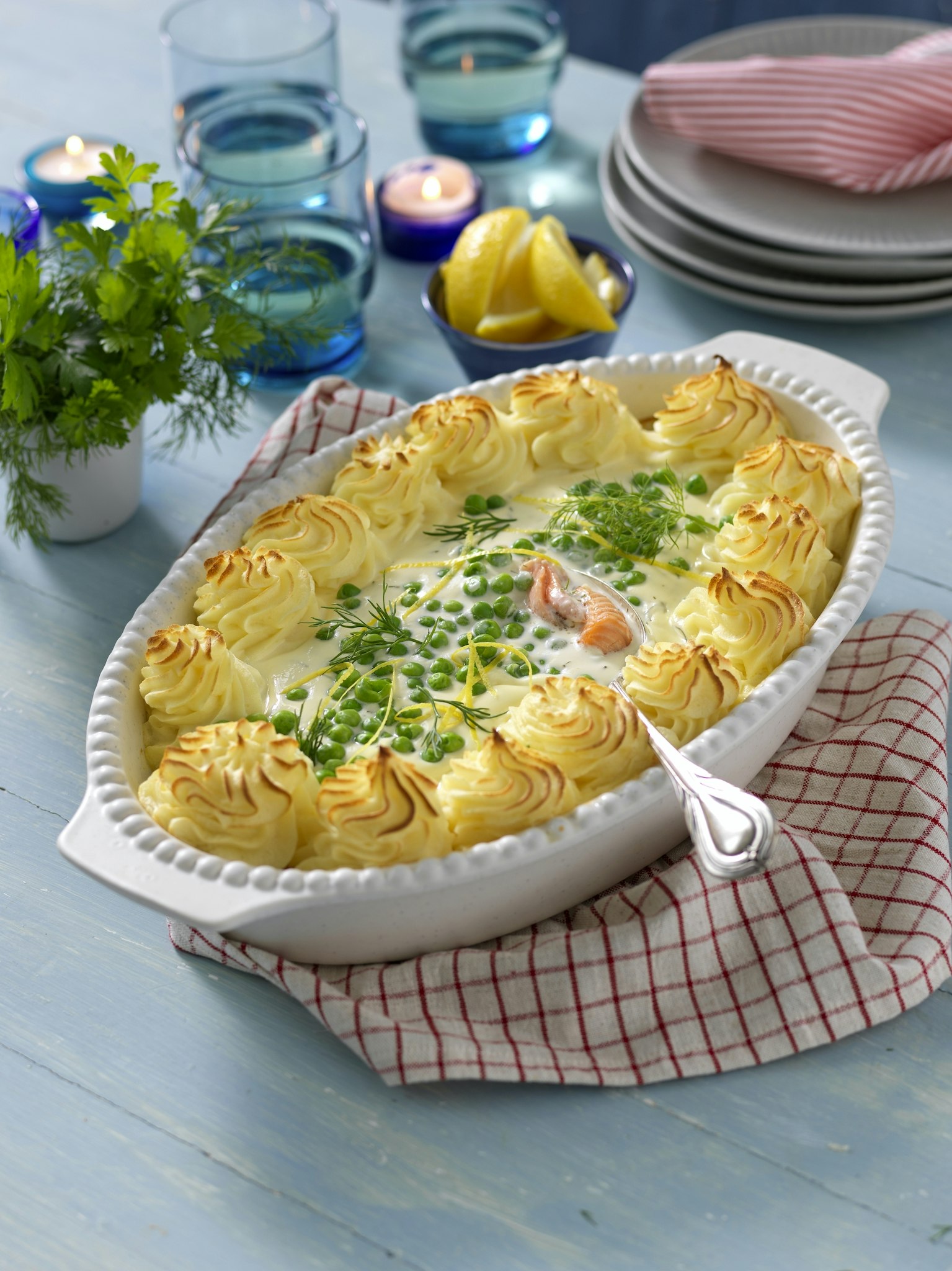 Gratinerad lax med potatismos och ärter