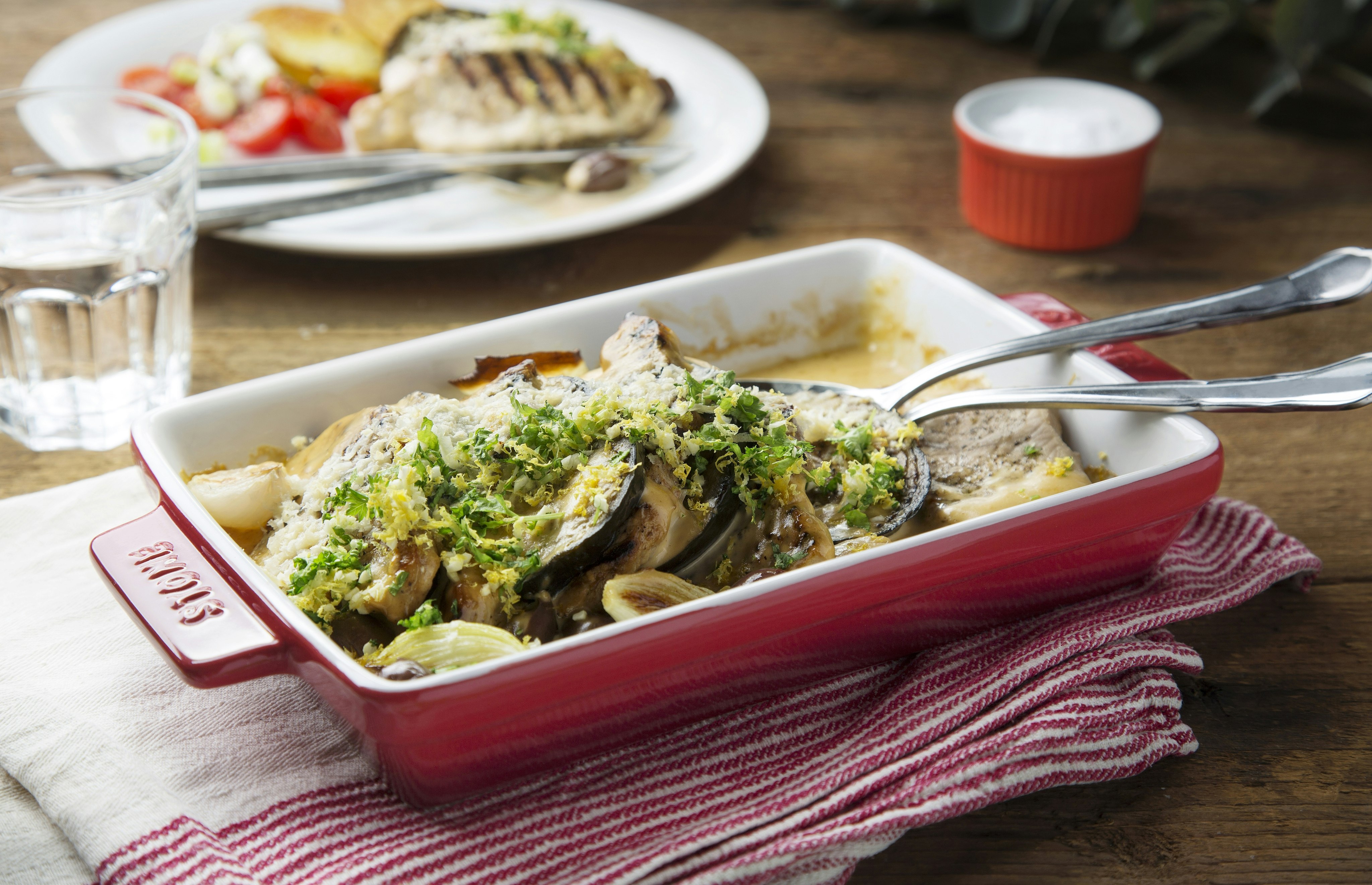 Gratinerade kotletter i vitvinssås med gremolata