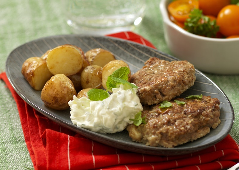 lammfärsbiffar med tzatziki lammfärsbiffar med tzatziki