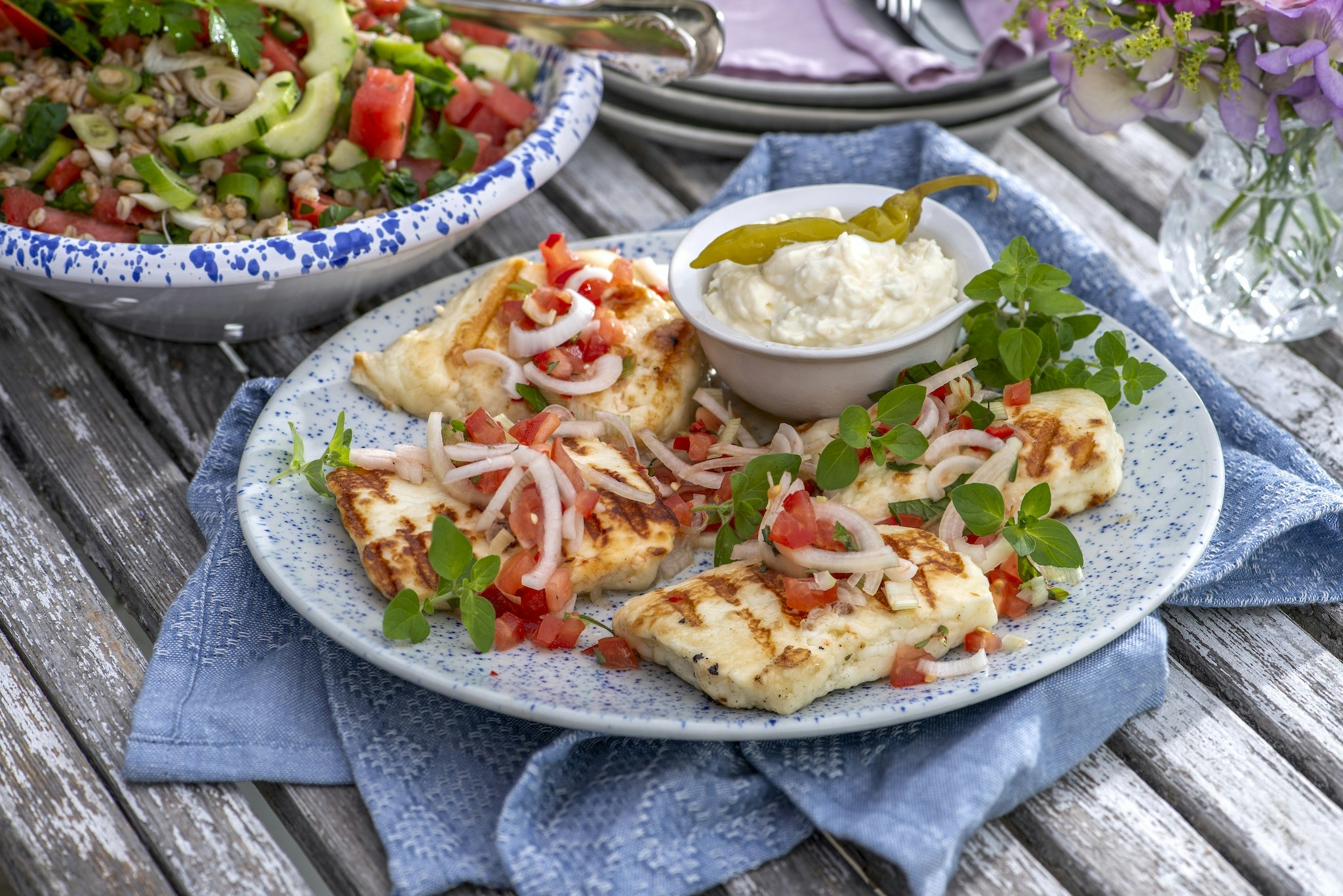 Grillad halloumi med parmesanmajo