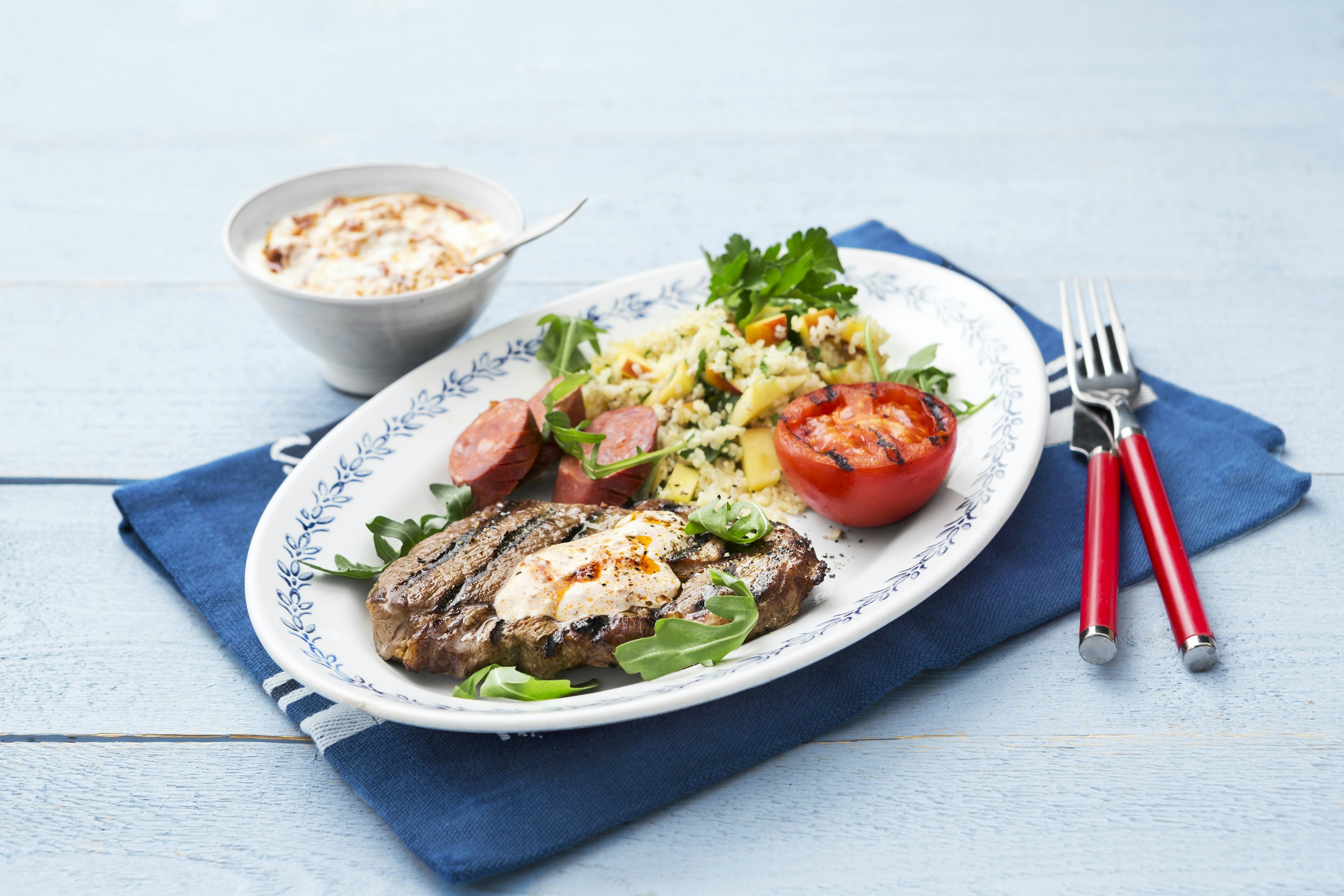 Mixed grill med nektarintabbouleh