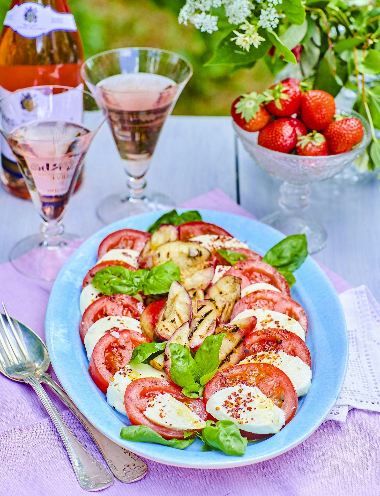 Grillad nektarin- och mozzarellasallad