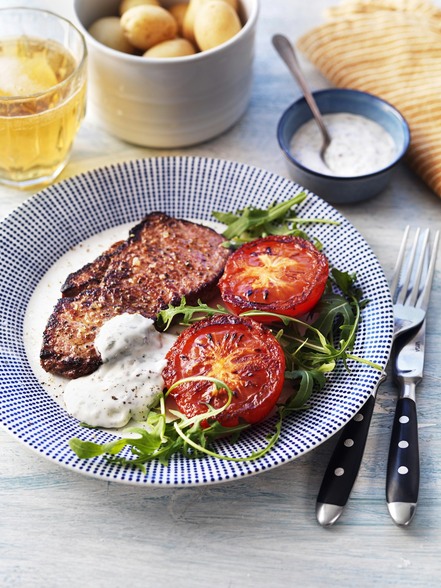 Grillad ryggbiff med dragonsås