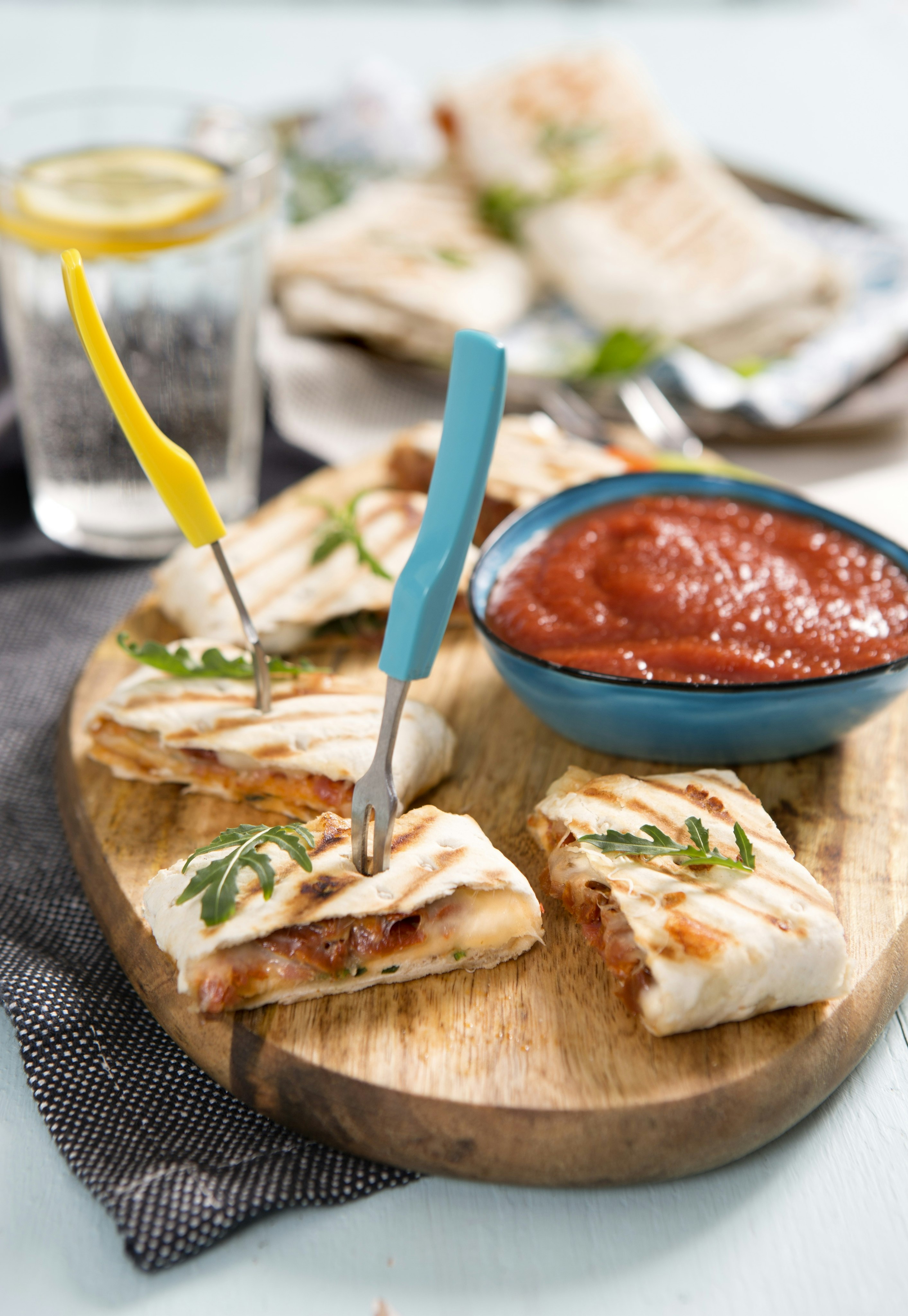 Grillade wraps med salami och salsa