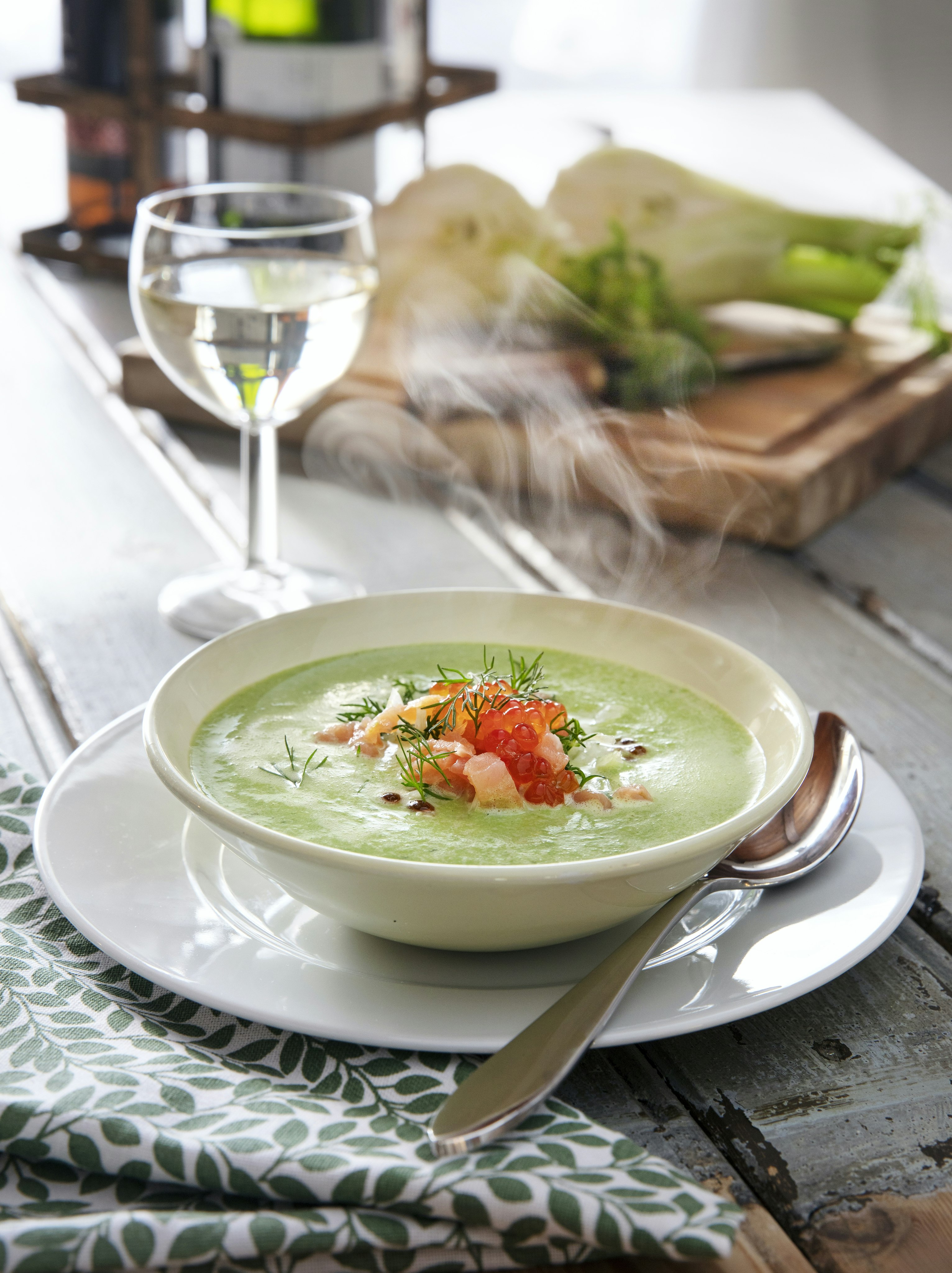 Grön ärtsoppa med fänkål och kallrökt lax