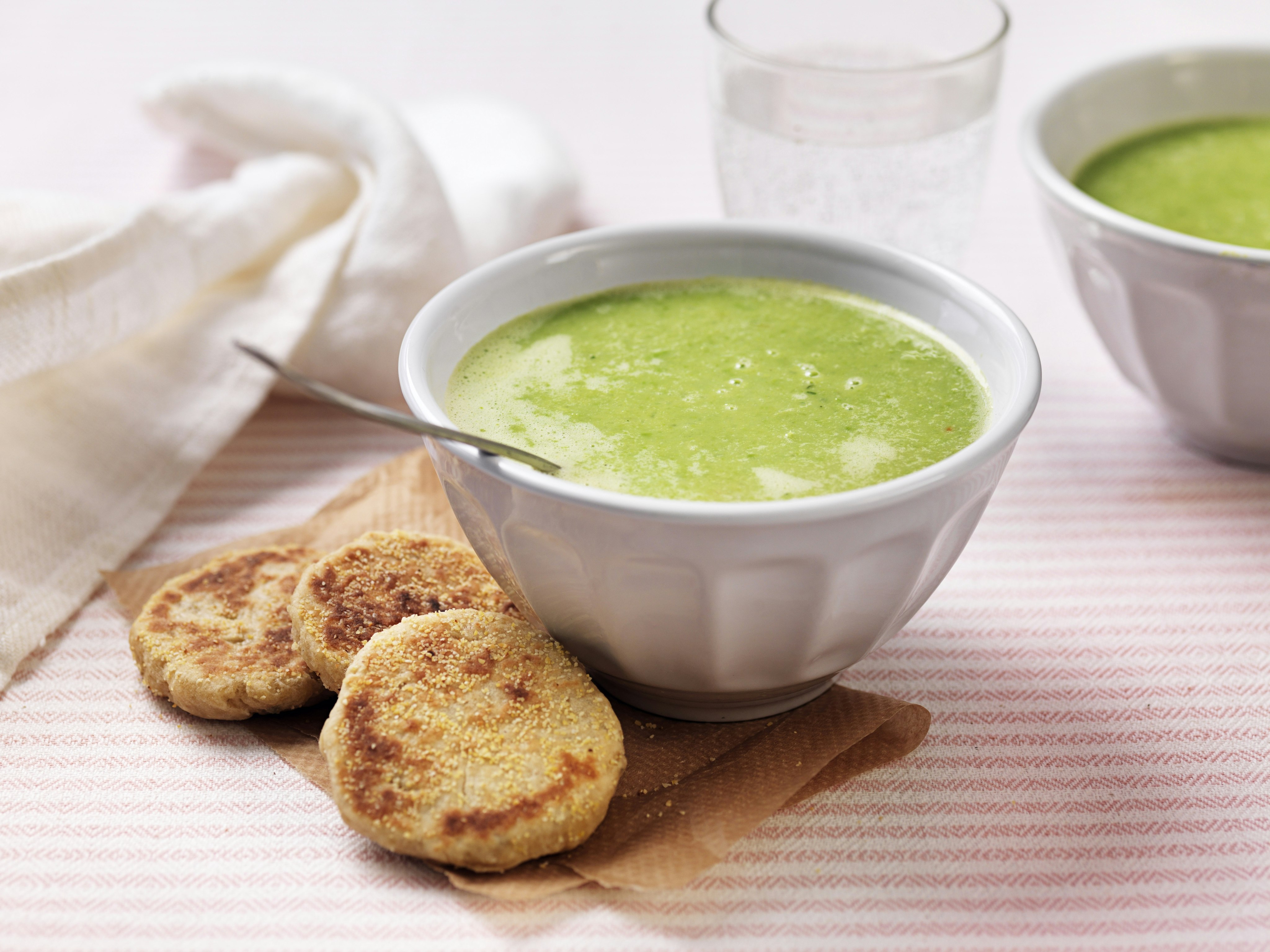 Grön ärtsoppa med pannbröd