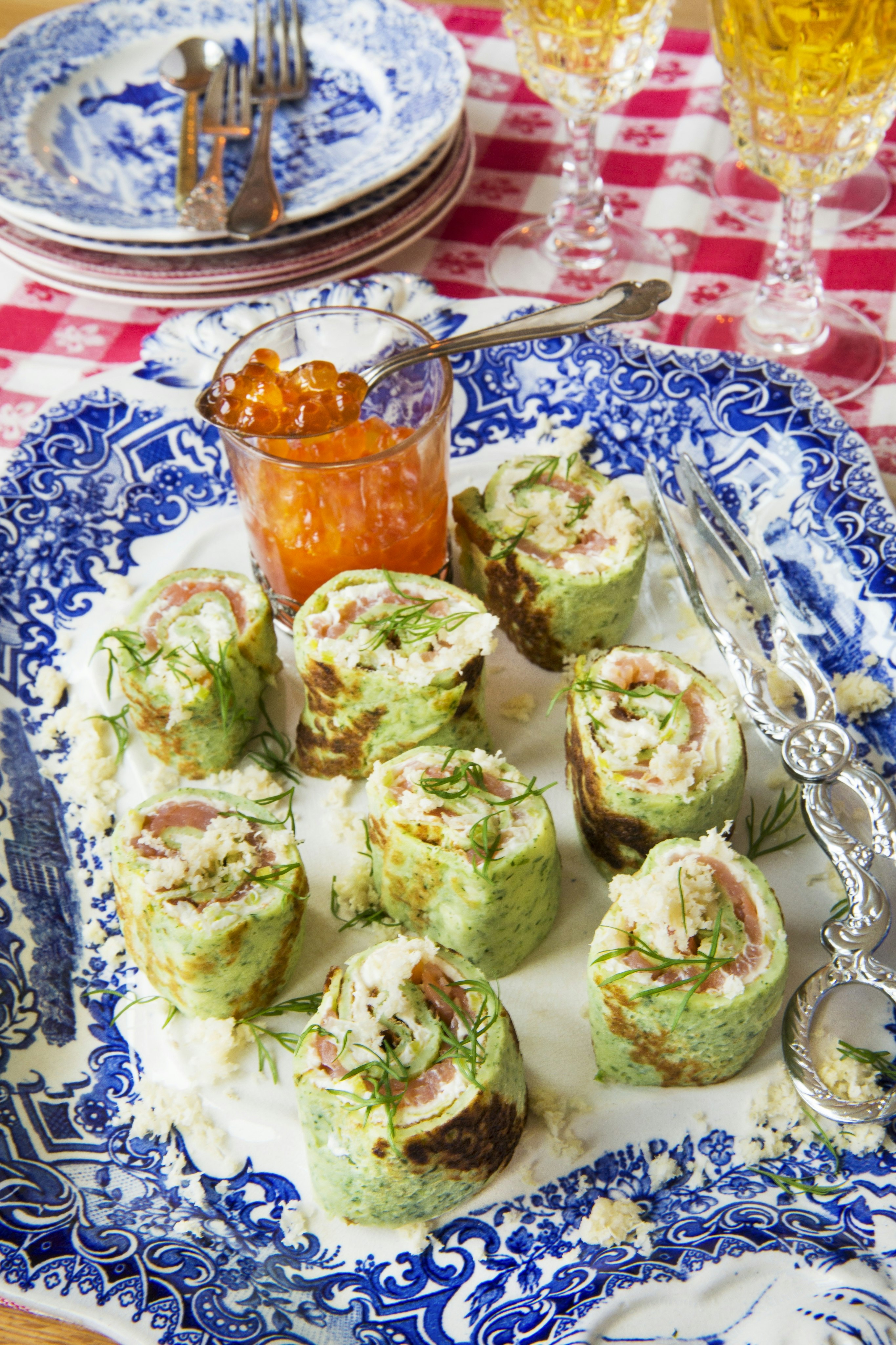 Dillgröna pannkaksstubbar med lax