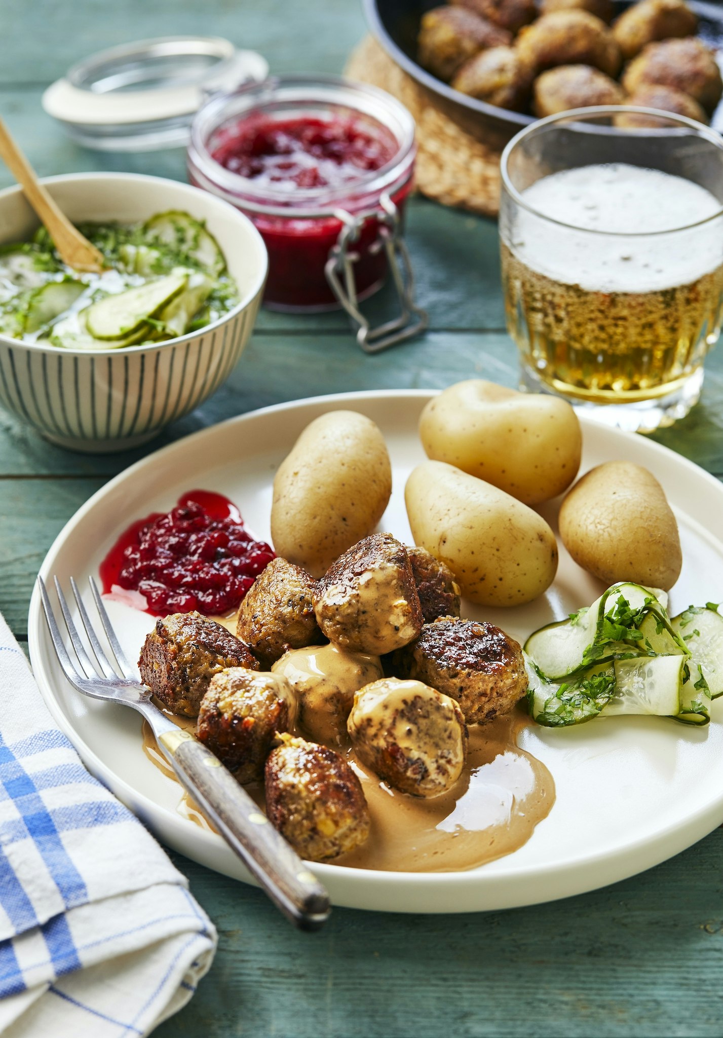 Hälftenhälften-bullar med potatis och gräddsås