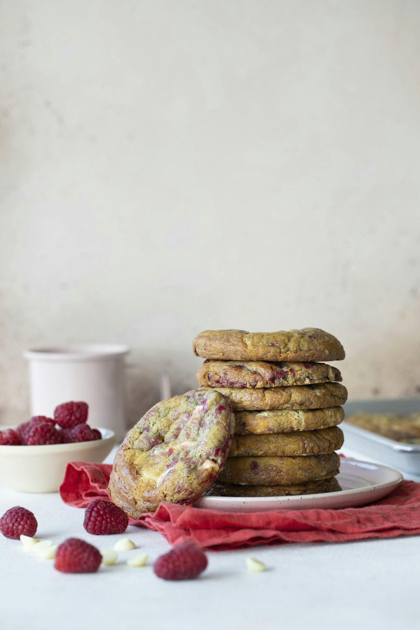 Cheesecake-cookies med hallon och vit choklad