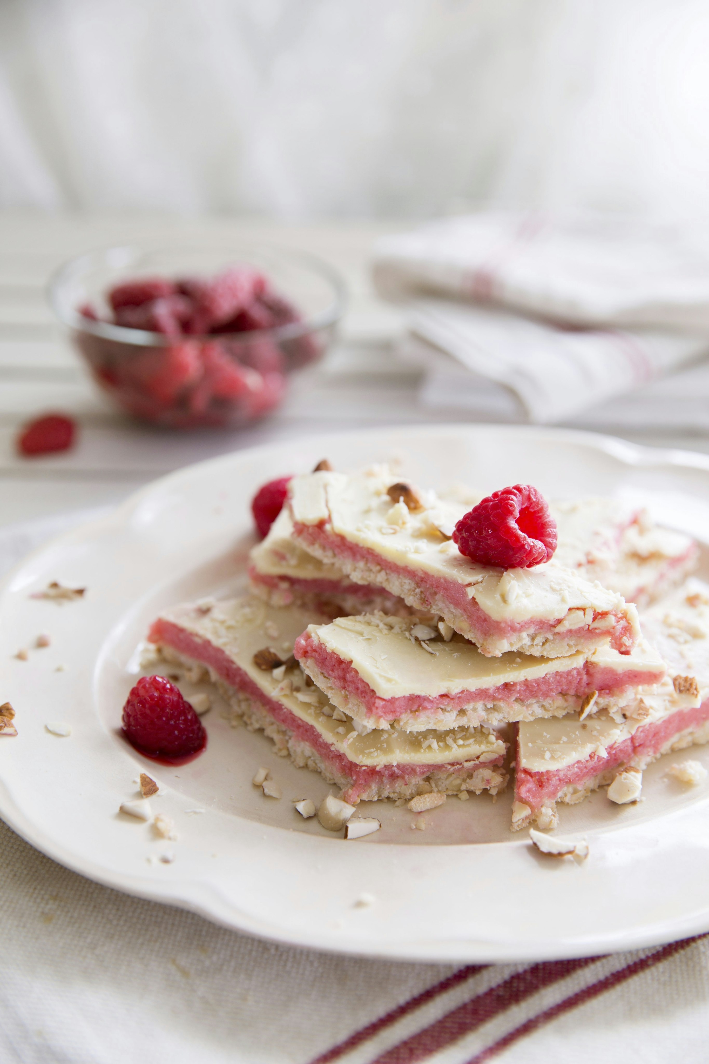 Glutenfria hallonbiskvier i långpanna