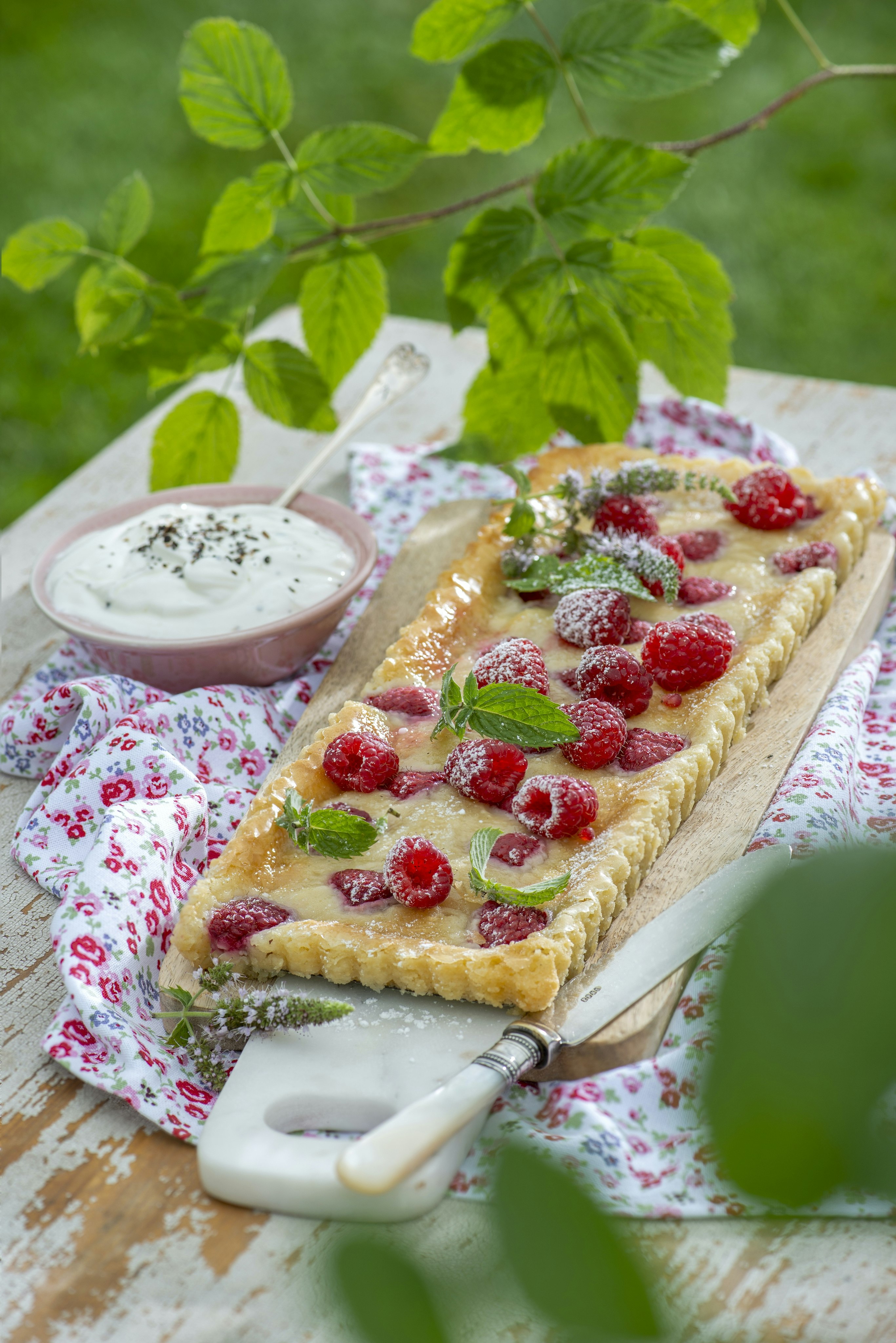 Hallonkaka med vit choklad