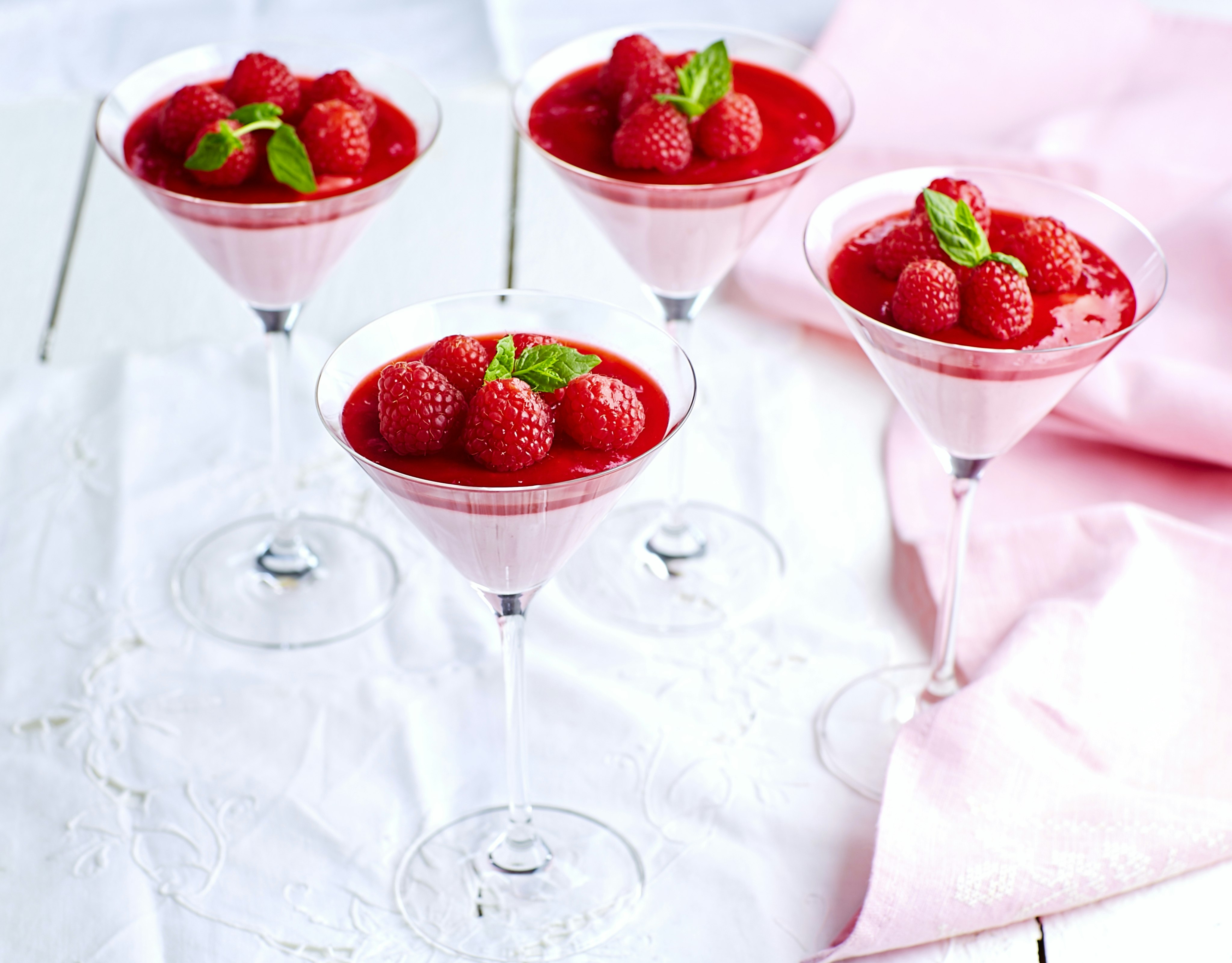 Hallonmousse med spegel