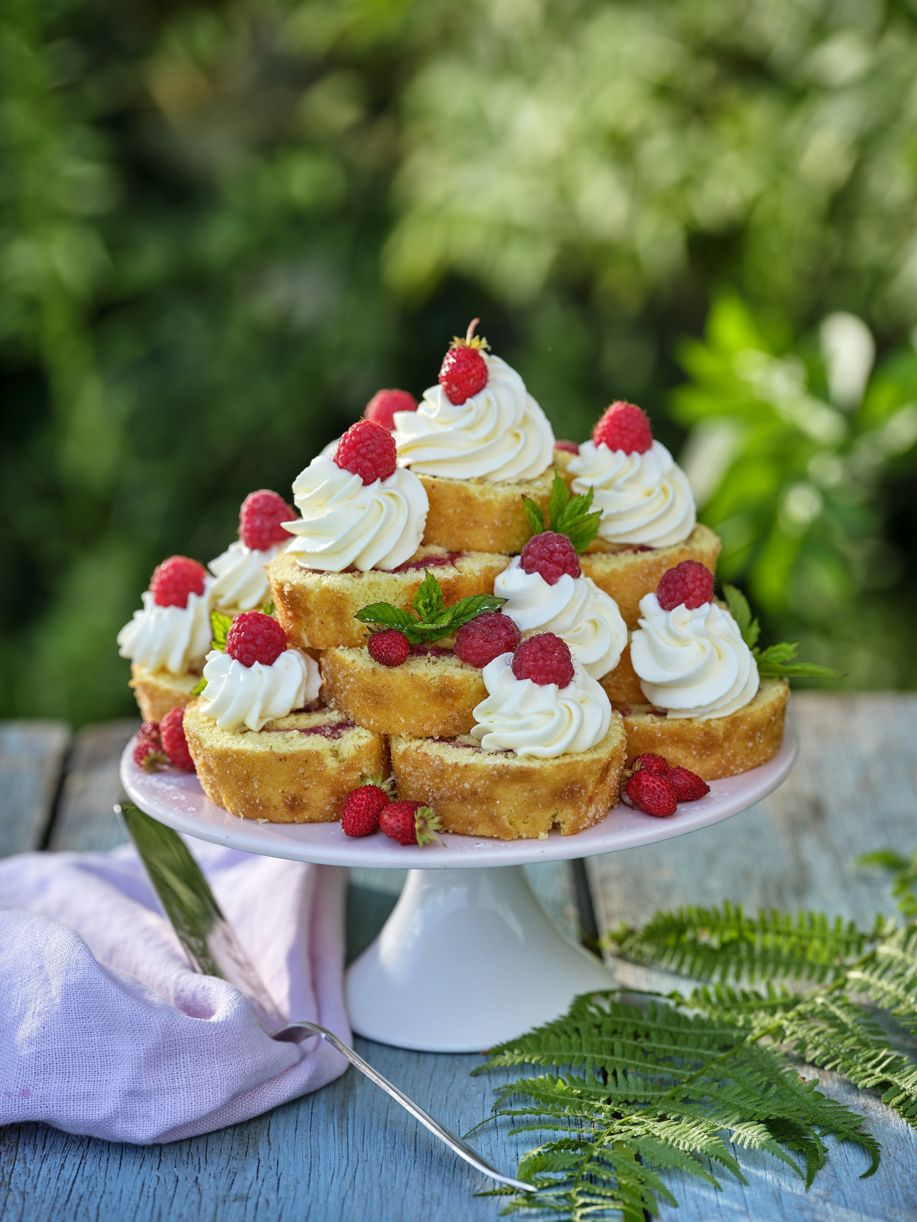 Hallontårta på rulle