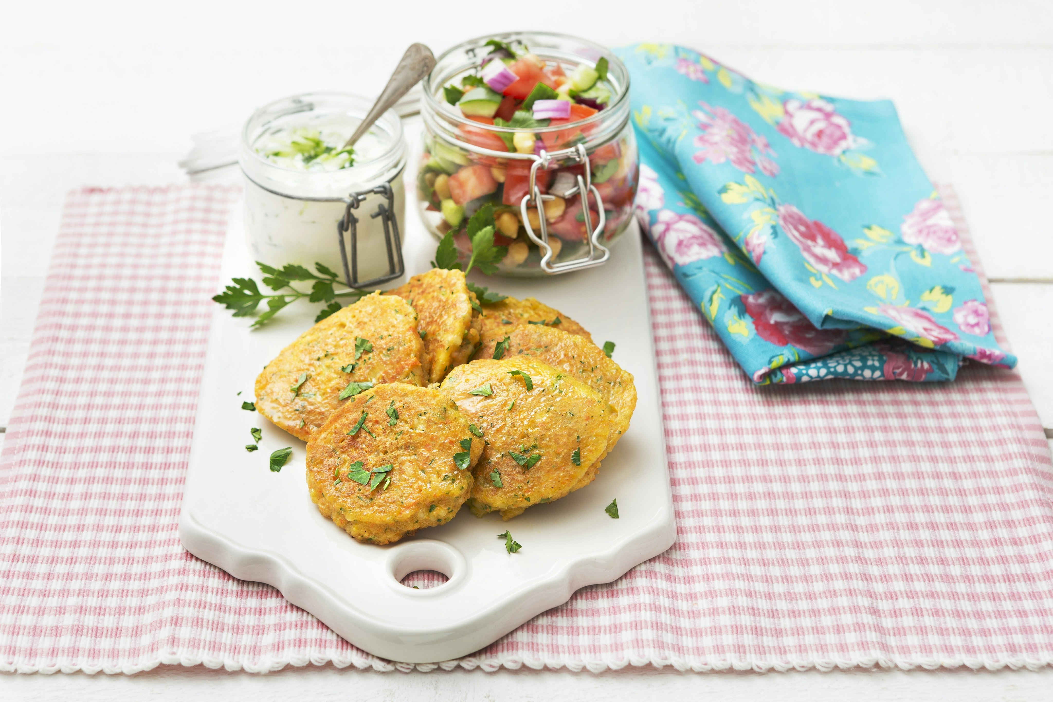 Halloumibiffar med morot och vitlökssås