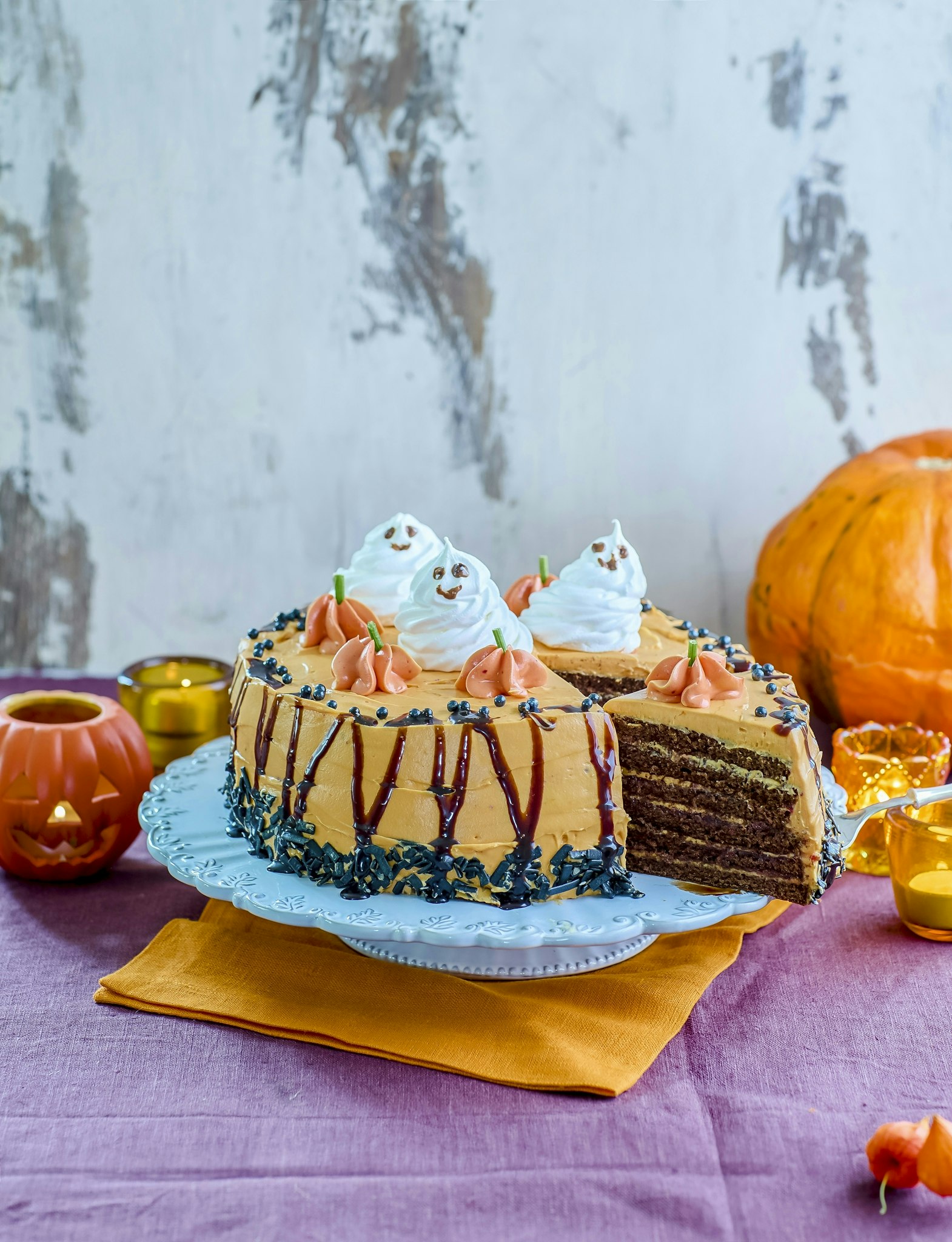 Halloween-tårta med chokladfyllning