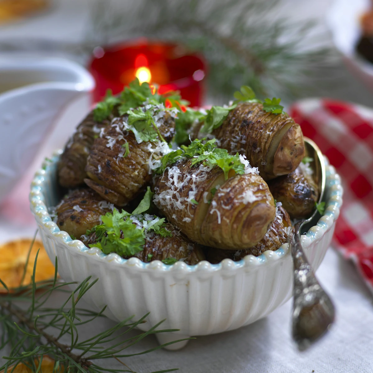 Toppad Hasselbackspotatis toppad med parmesanost