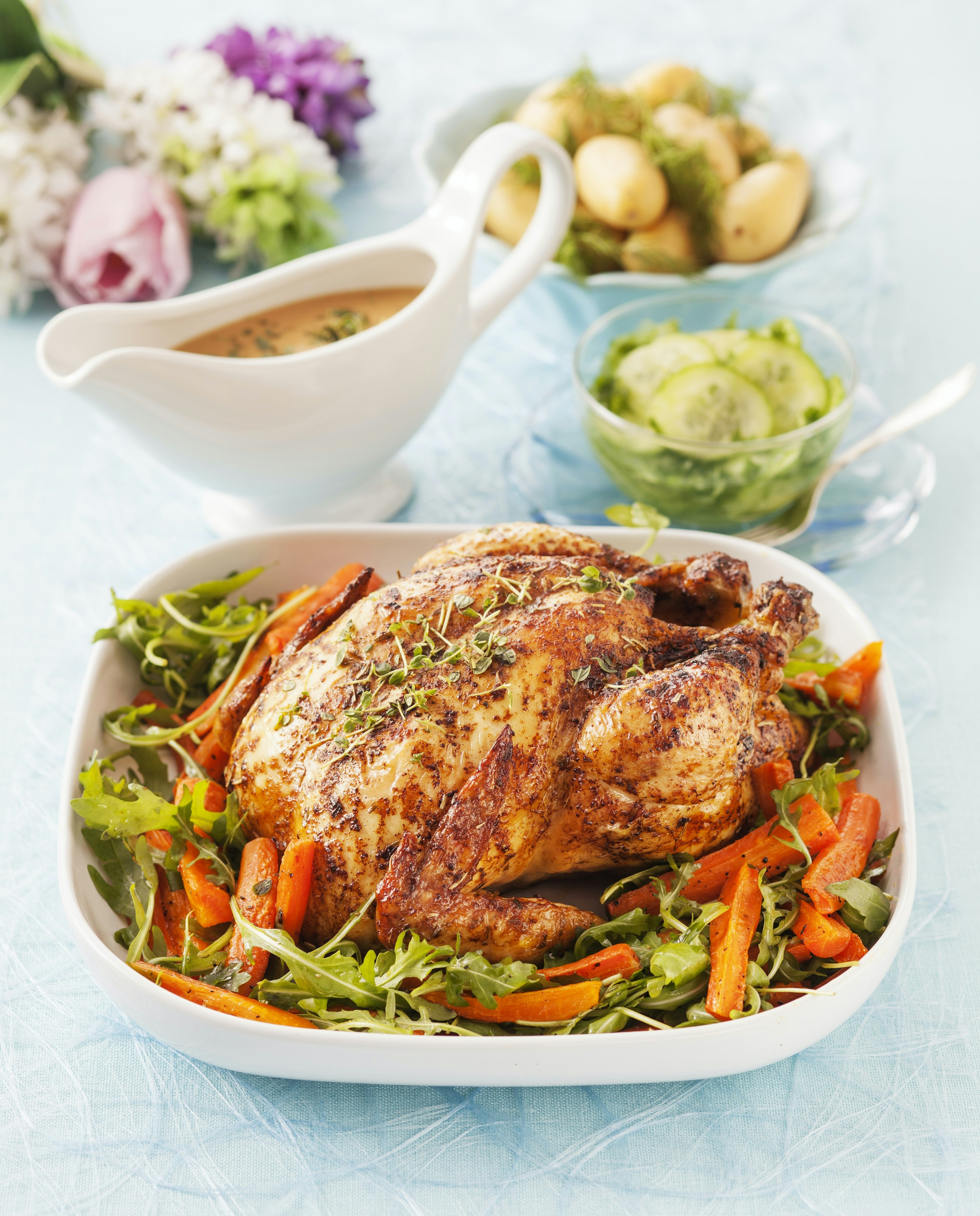 Helstekt kyckling med örtsås