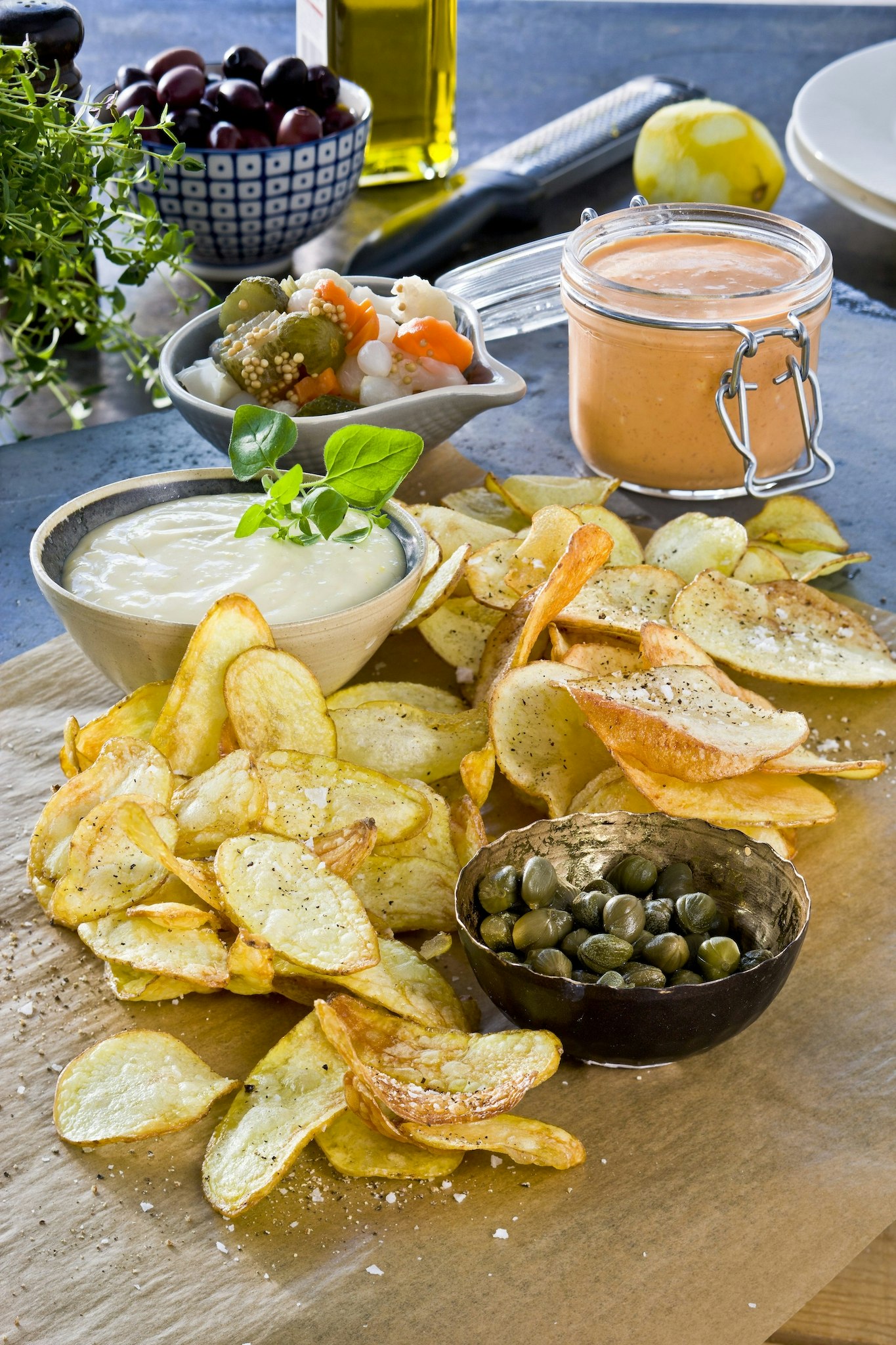 Hemgjorda chips med parmesandipp