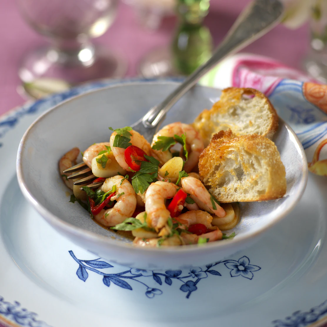 Heta räkor med vitlök, chili och persilja