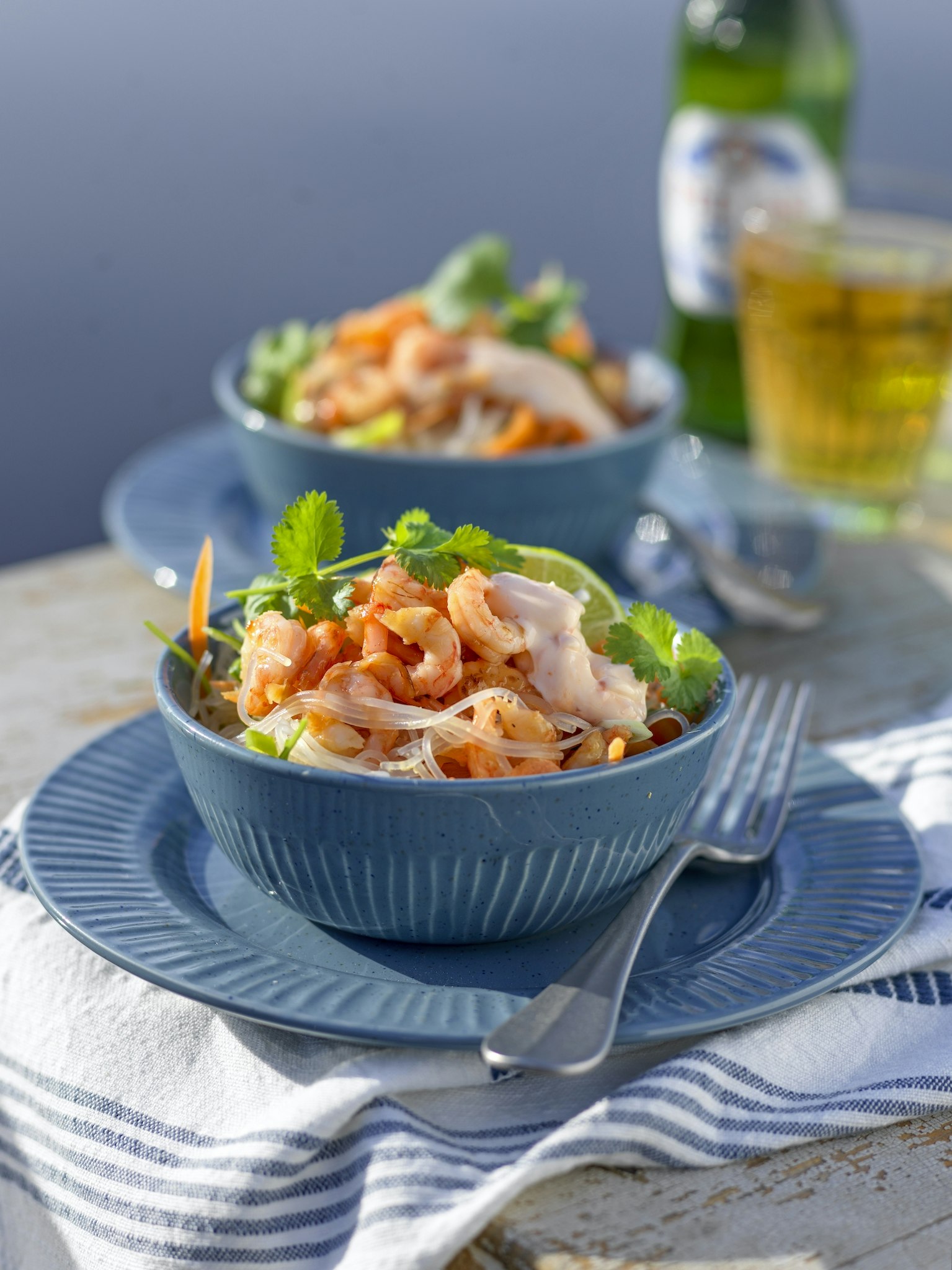 Heta räkor med glasnudelsallad