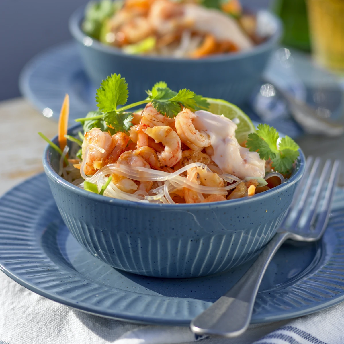 Heta räkor med glasnudelsallad