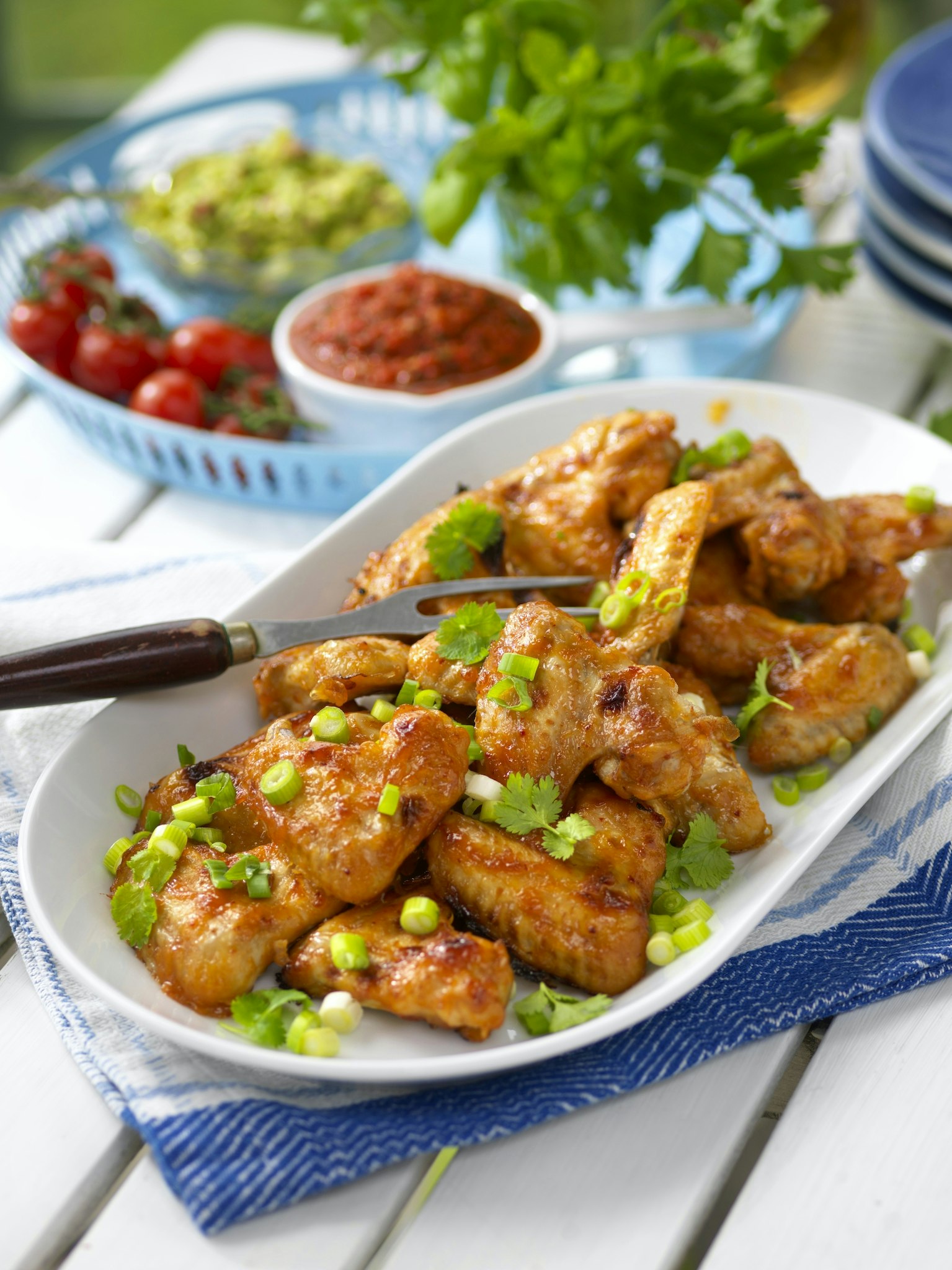 Honungsmarinerade kycklingvingar och guacamole