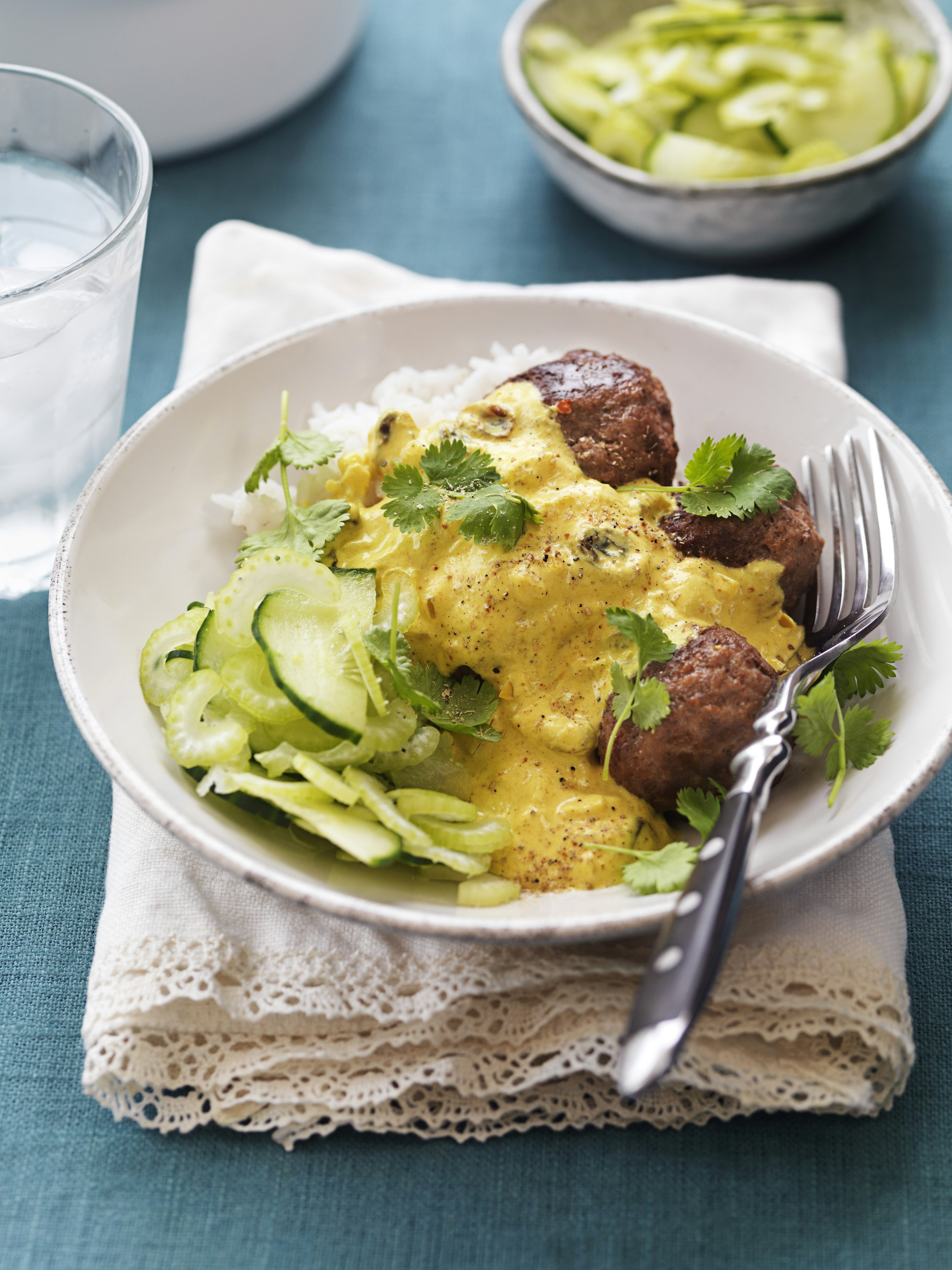 Indiska köttbullar i yoghurtsås