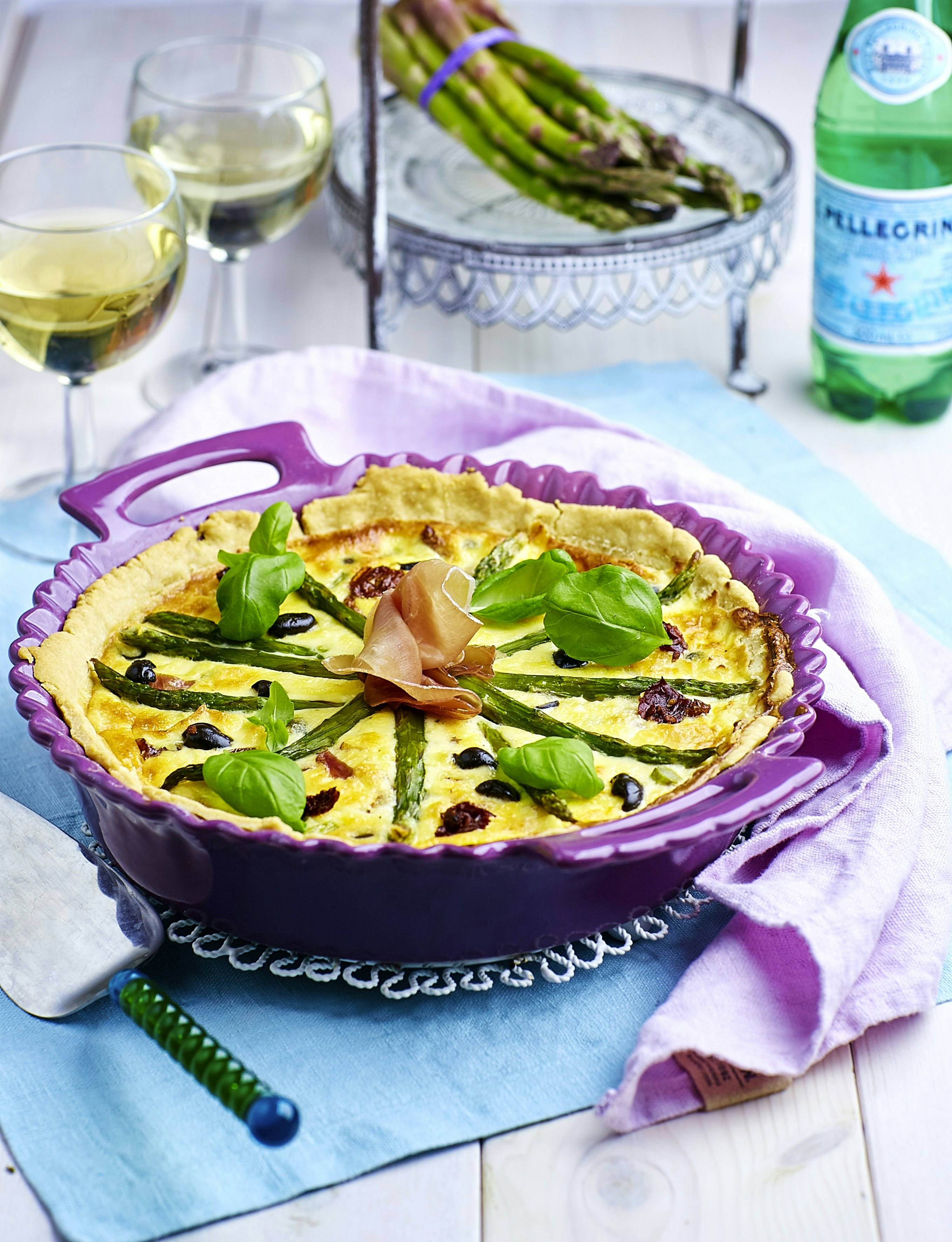 Italiensk paj med sparris och skinka