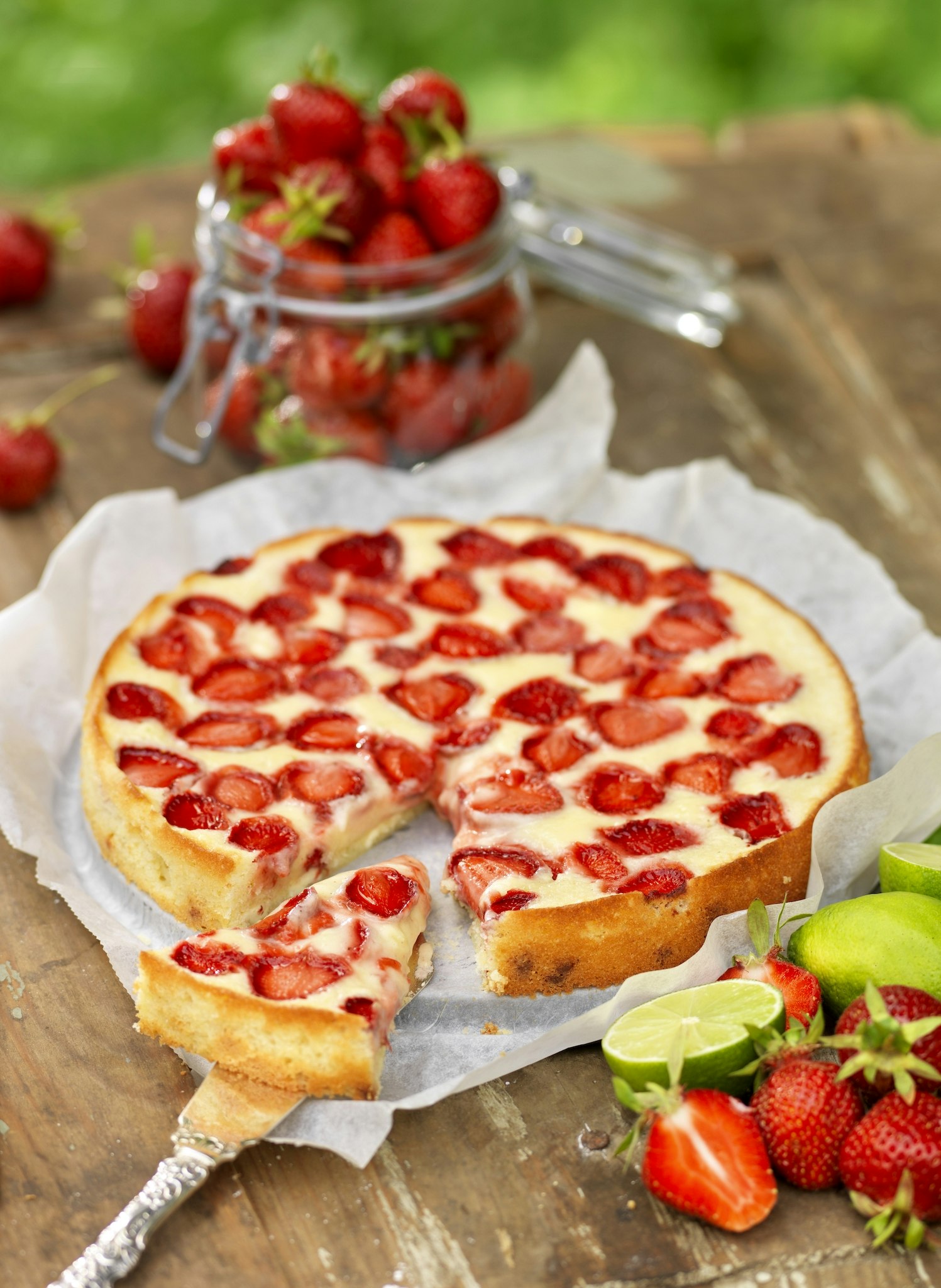 Jordgubbskladdkaka med vit choklad