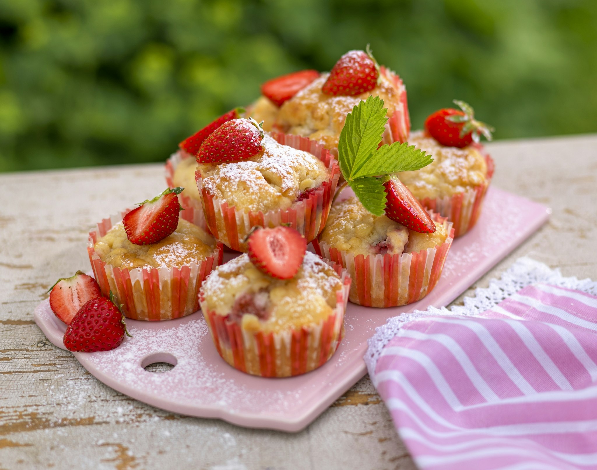 Jordgubbsmuffins med vit choklad